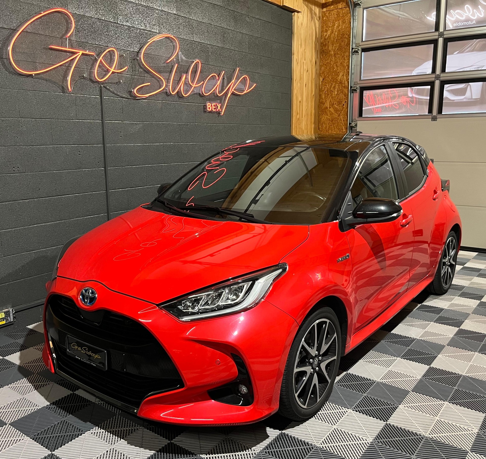 TOYOTA Yaris 1.5 Premiere Edition e-CVT-image-4
