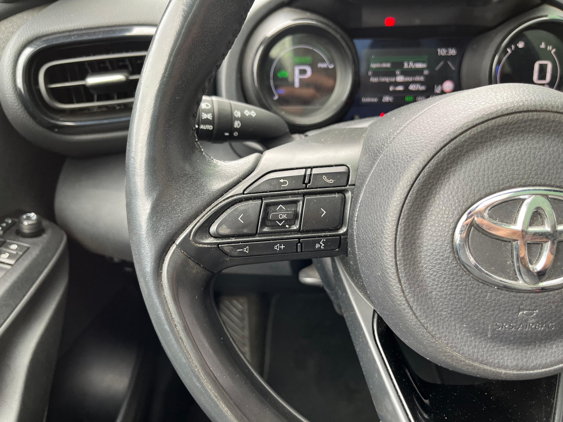 TOYOTA Yaris 1.5 Premiere Edition e-CVT-image-14