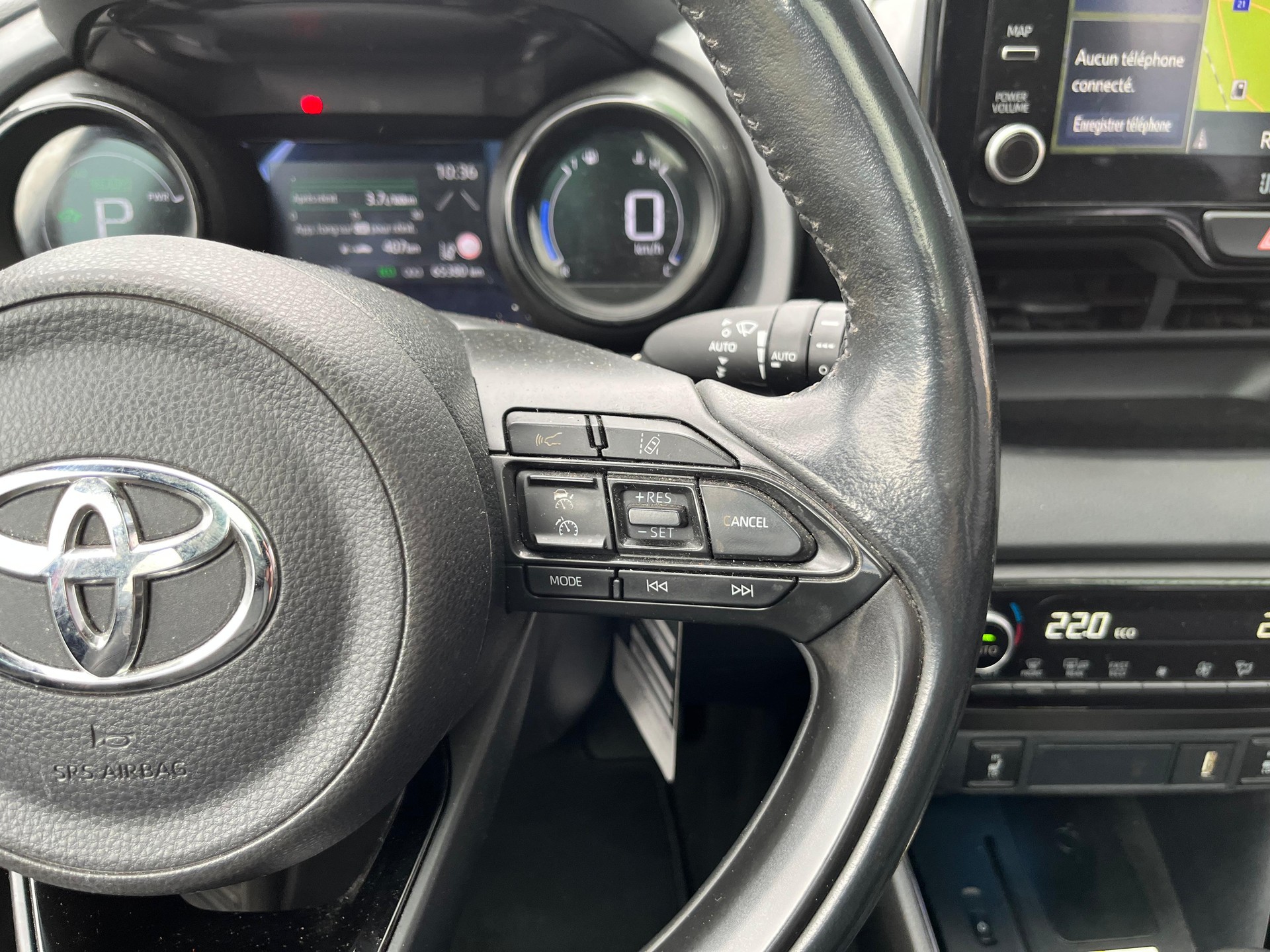 TOYOTA Yaris 1.5 Premiere Edition e-CVT-image-15