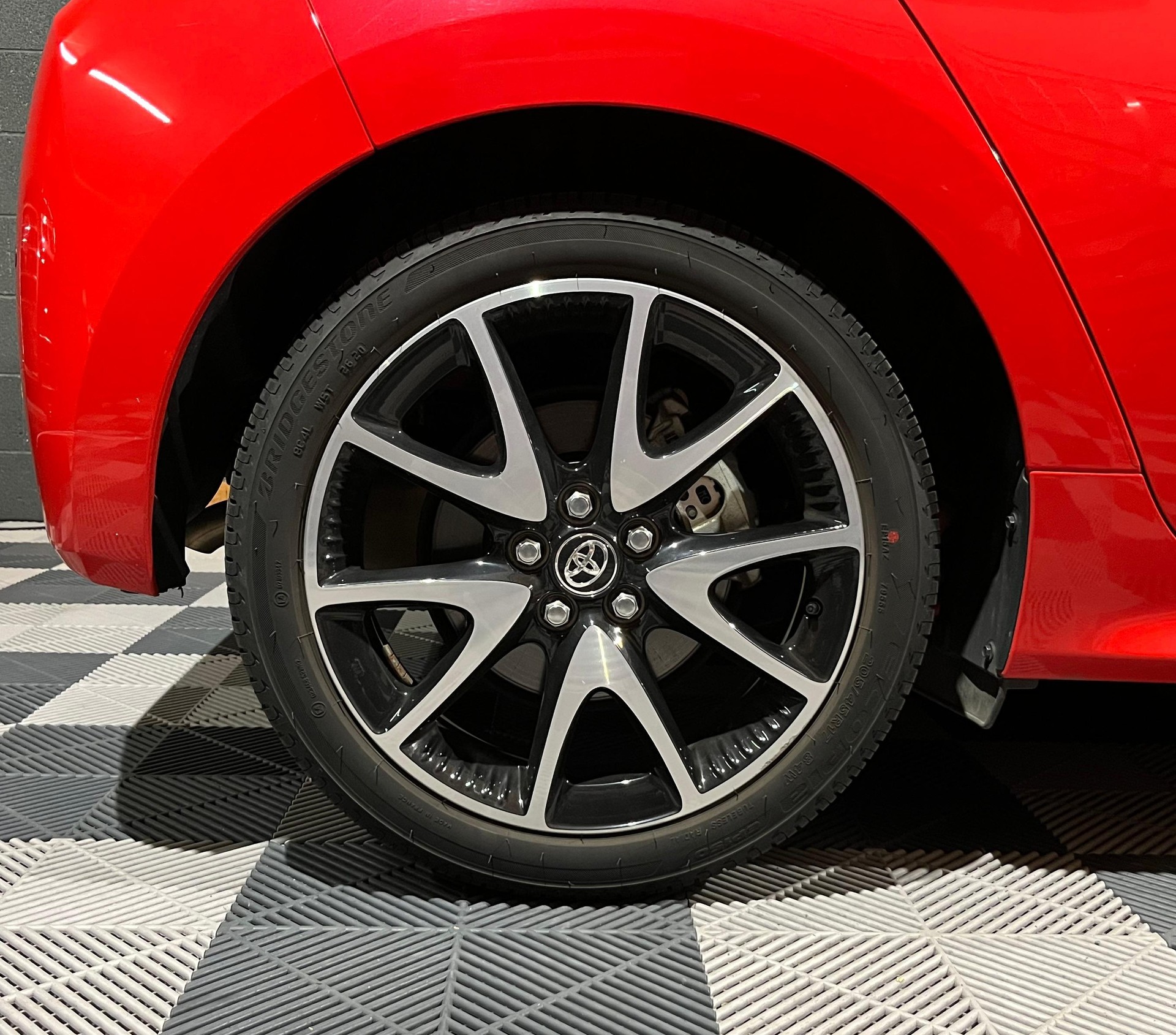 TOYOTA Yaris 1.5 Premiere Edition e-CVT-image-22