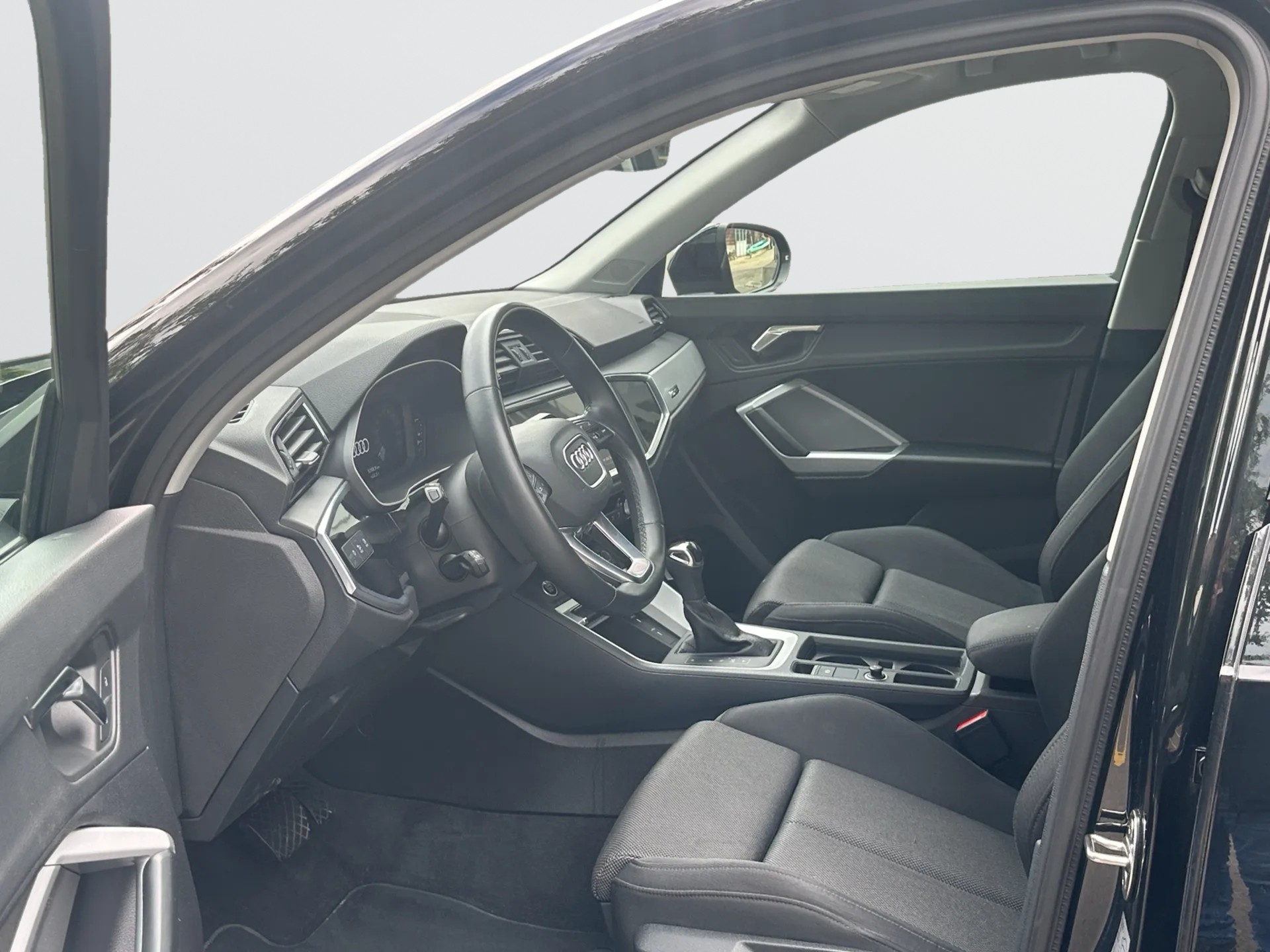 AUDI Q3 35 TFSI Attraction S-tronic-image-8