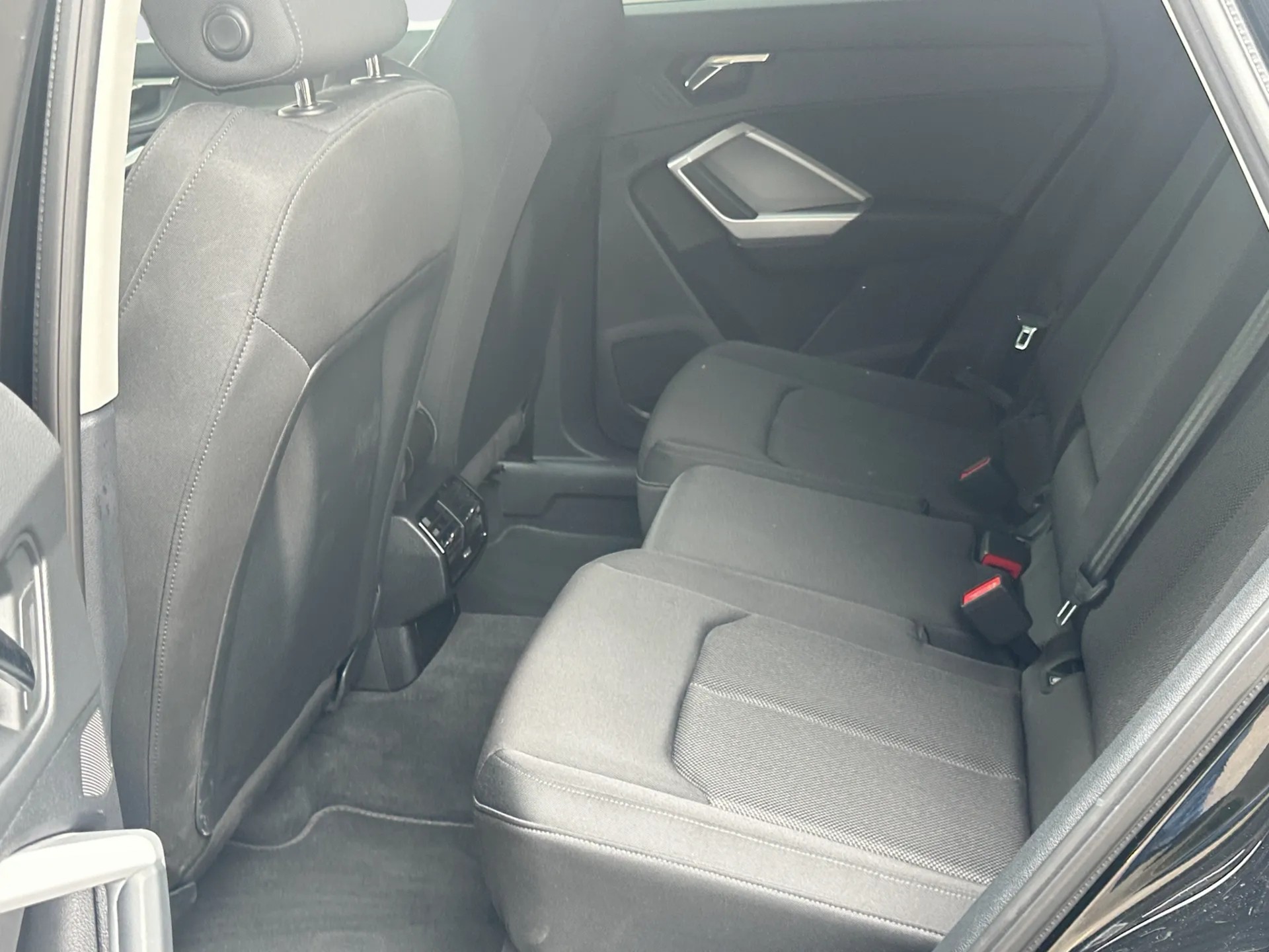 AUDI Q3 35 TFSI Attraction S-tronic-image-11