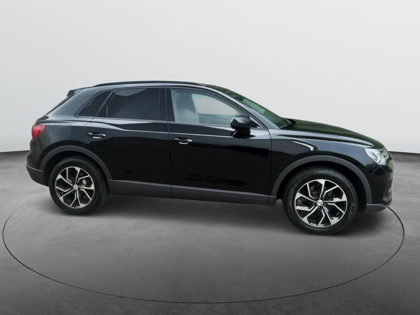 AUDI Q3 35 TFSI Attraction S-tronic-image-5