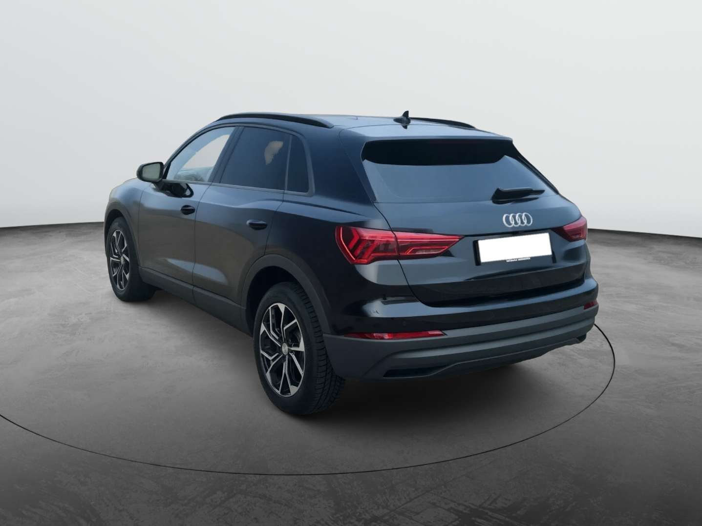 AUDI Q3 35 TFSI Attraction S-tronic-image-2