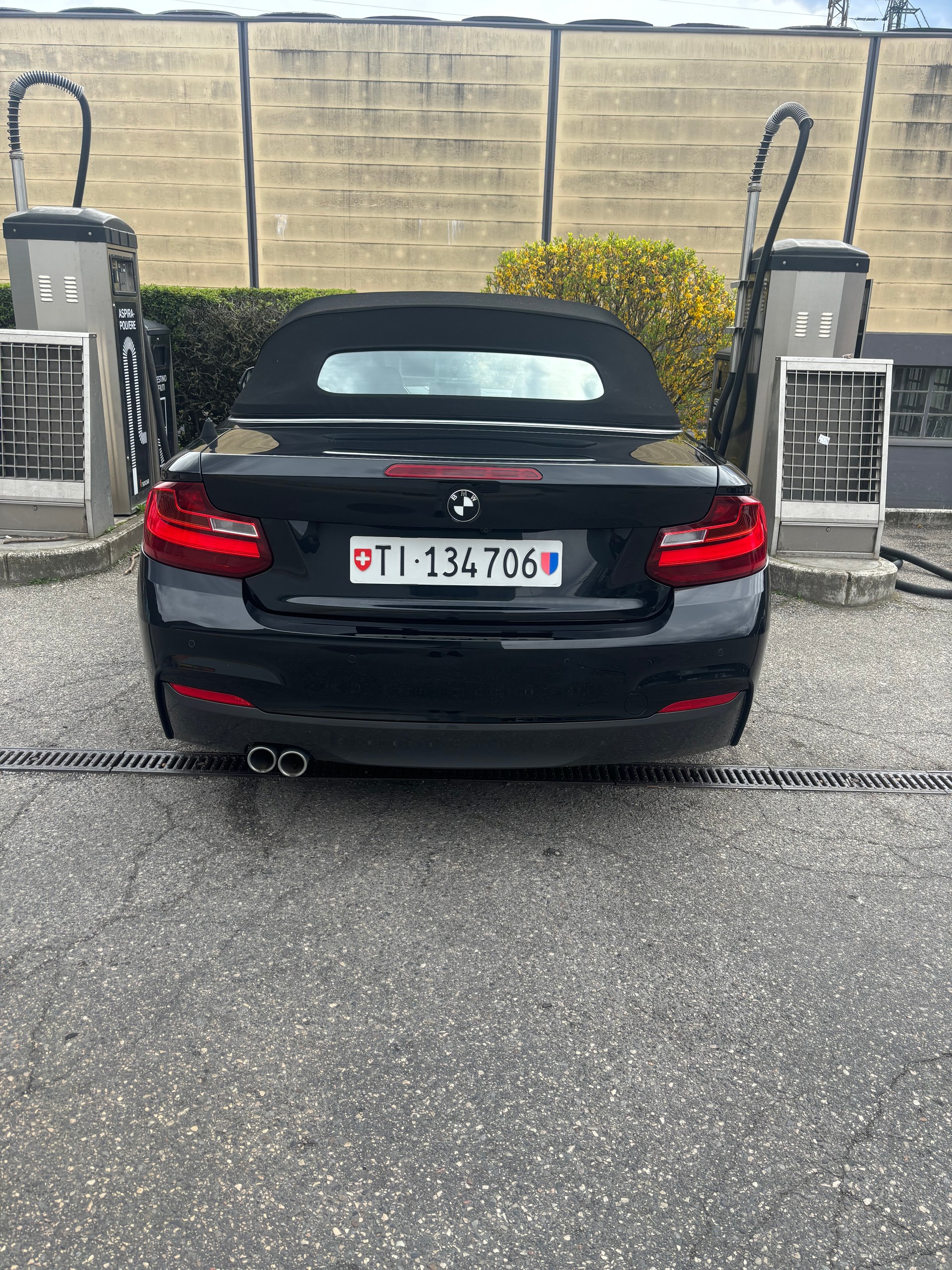 BMW 220d Cabrio M-Sportpaket-image-1