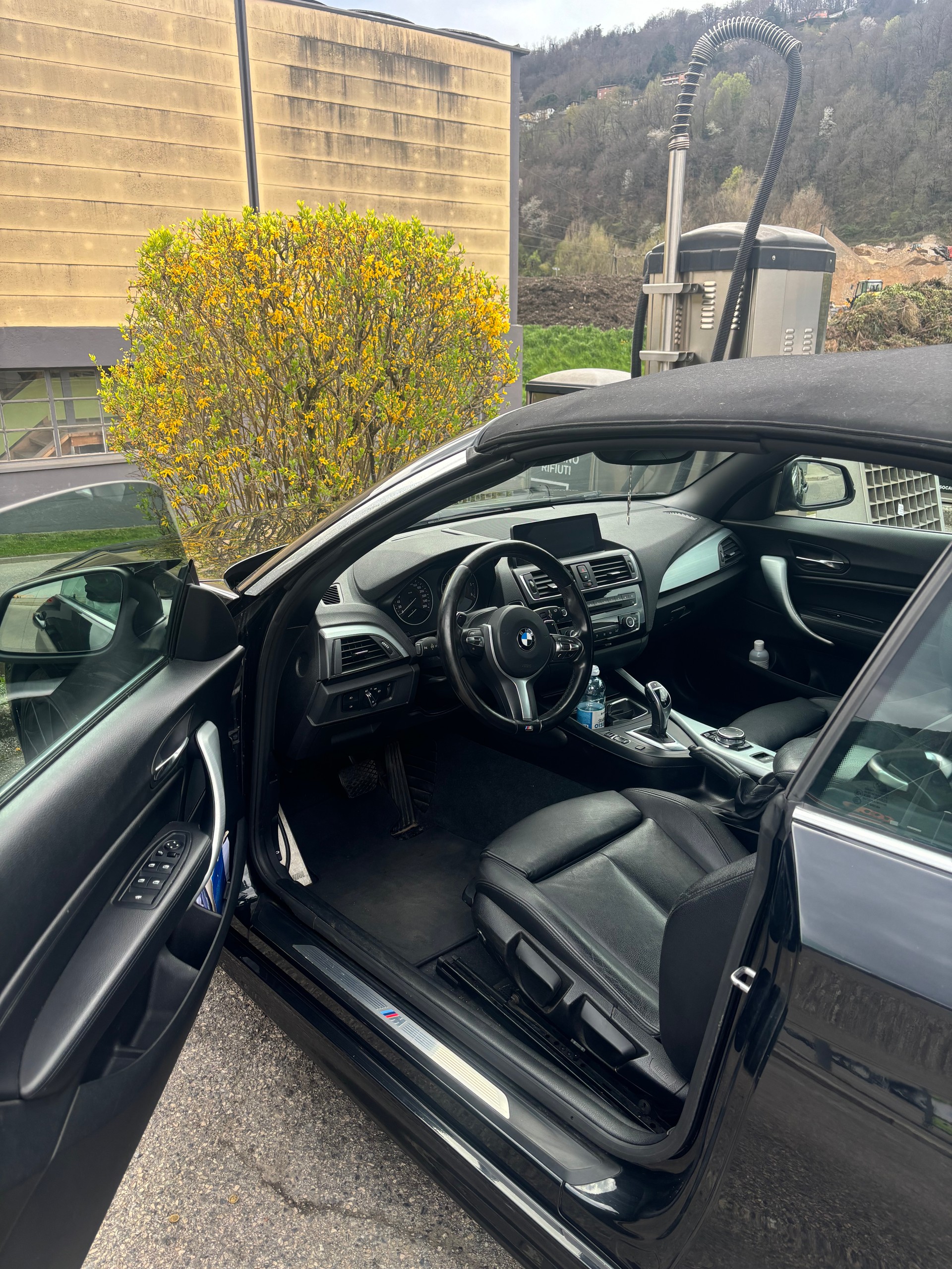 BMW 220d Cabrio M-Sportpaket-image-2