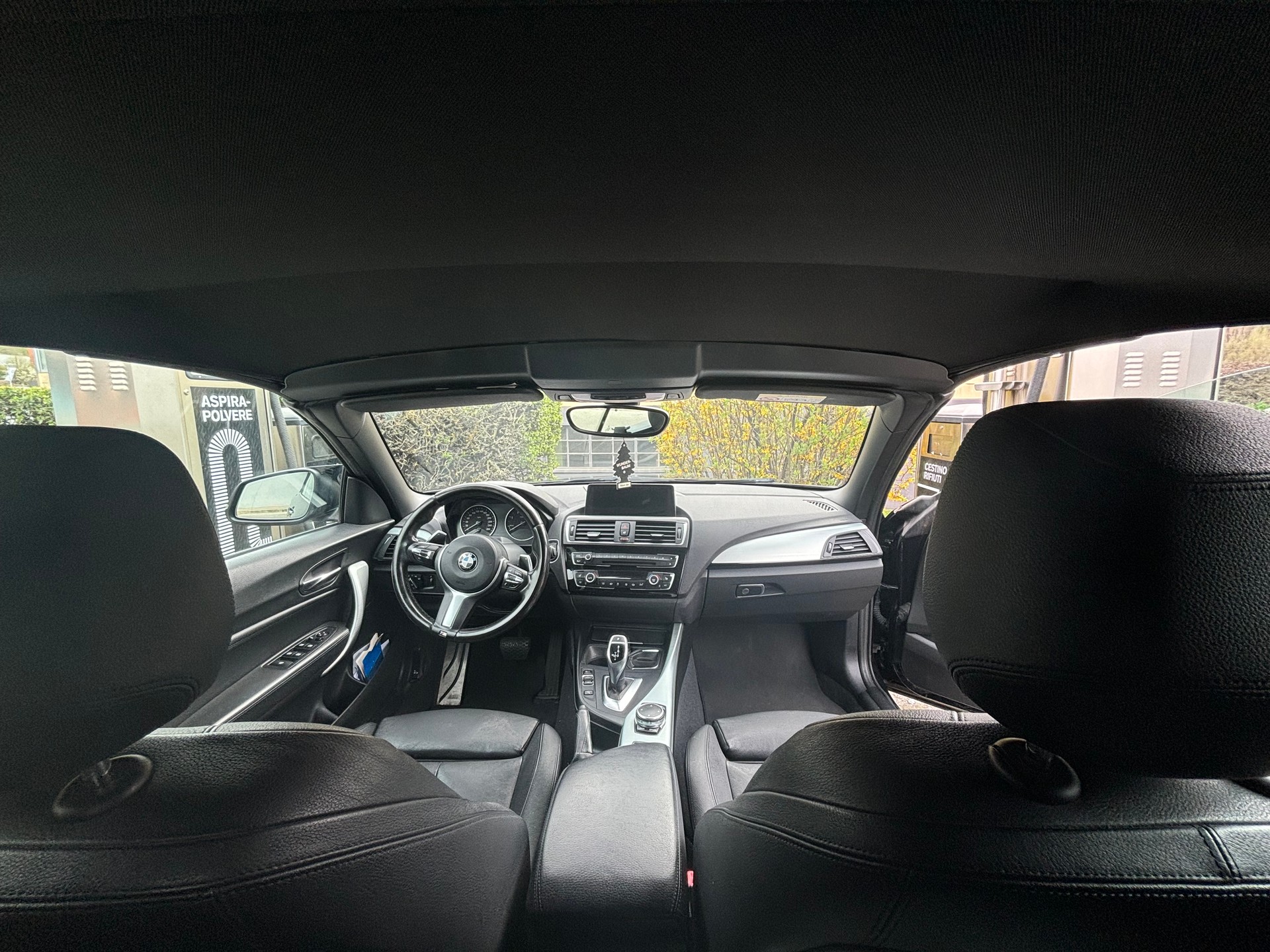 BMW 220d Cabrio M-Sportpaket-image-4