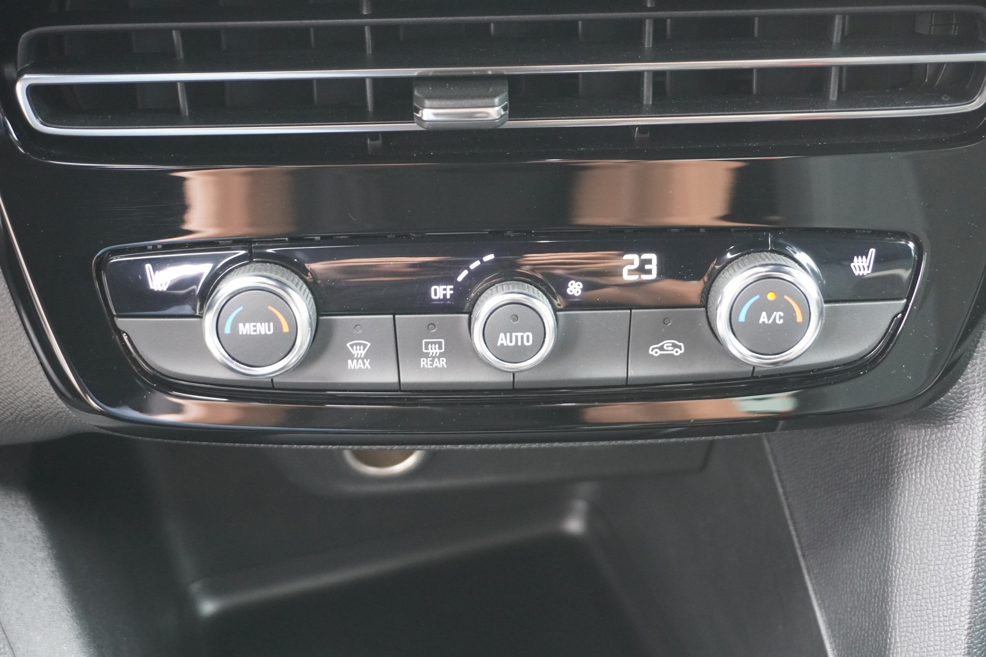 OPEL Mokka 1.2 Direct Injection Turbo Ultimate Aut.-image-18