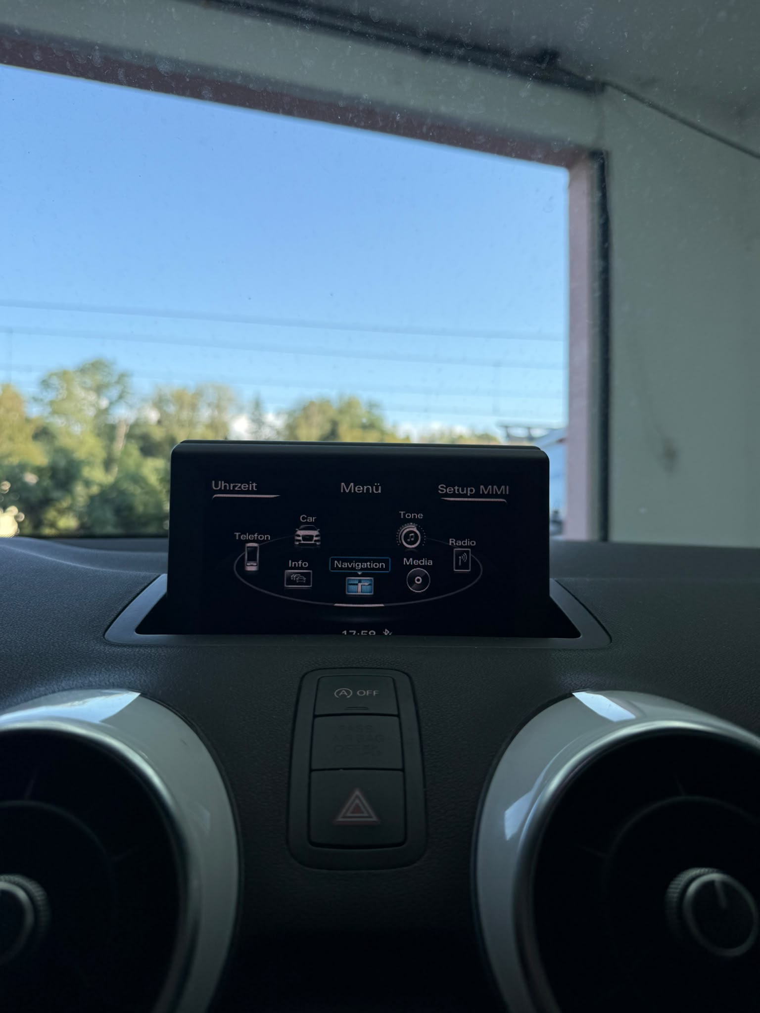 AUDI A1 1.6 TDI Attraction-image-8