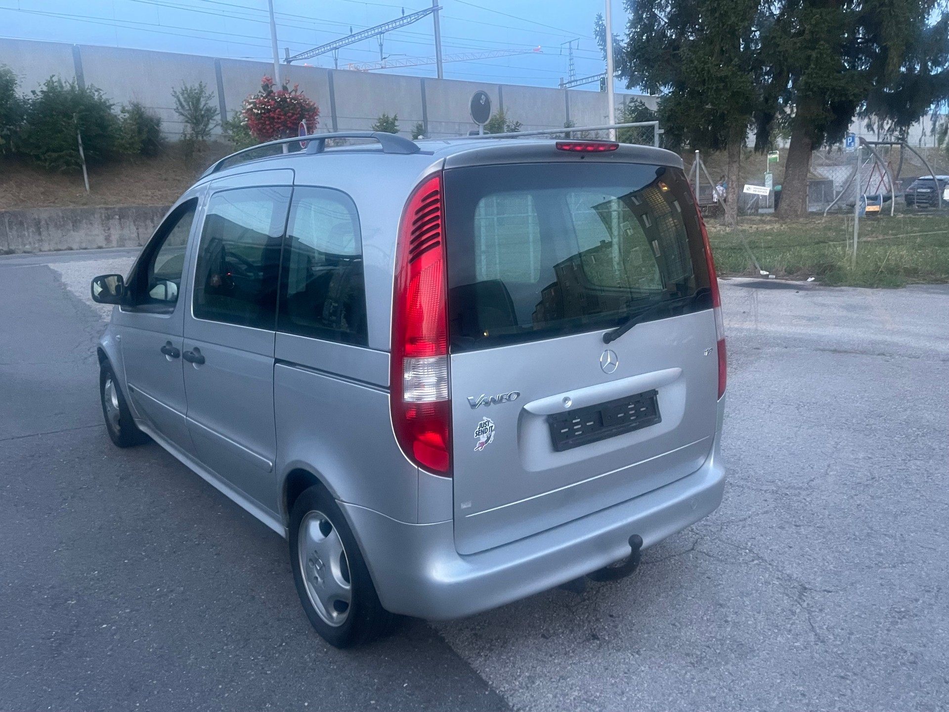 MERCEDES-BENZ Vaneo 1.9i Family-image-3