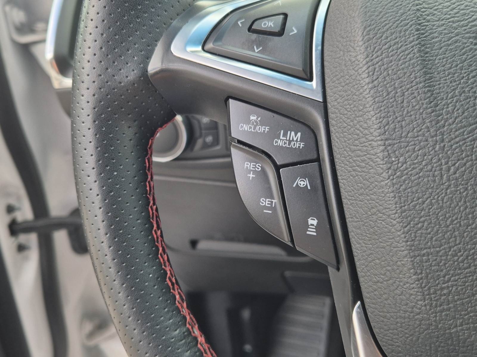FORD Edge 2.0 EcoBlue 238 ST-Line-image-15