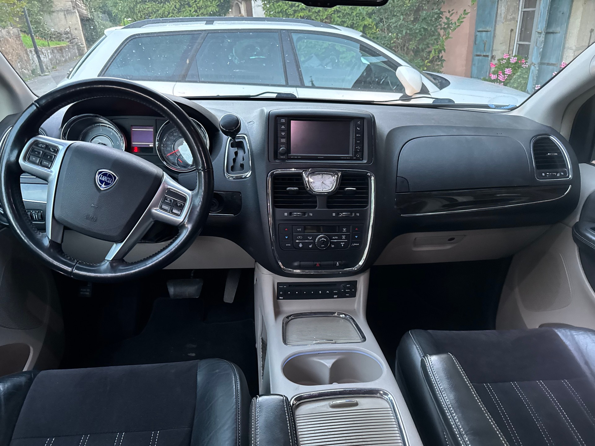 LANCIA Voyager 2.8D Platinum Automatic-image-12