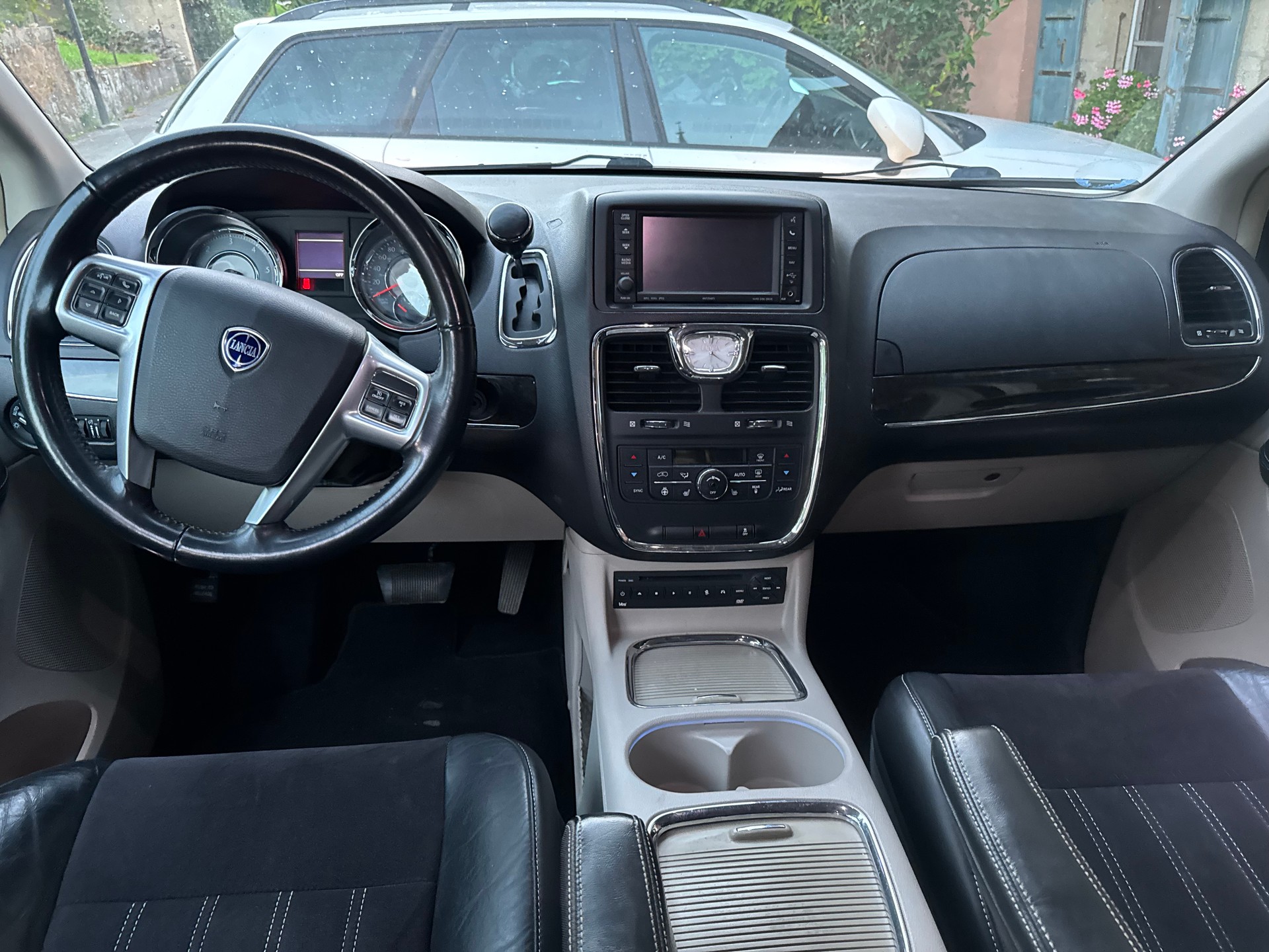 LANCIA Voyager 2.8D Platinum Automatic-image-16
