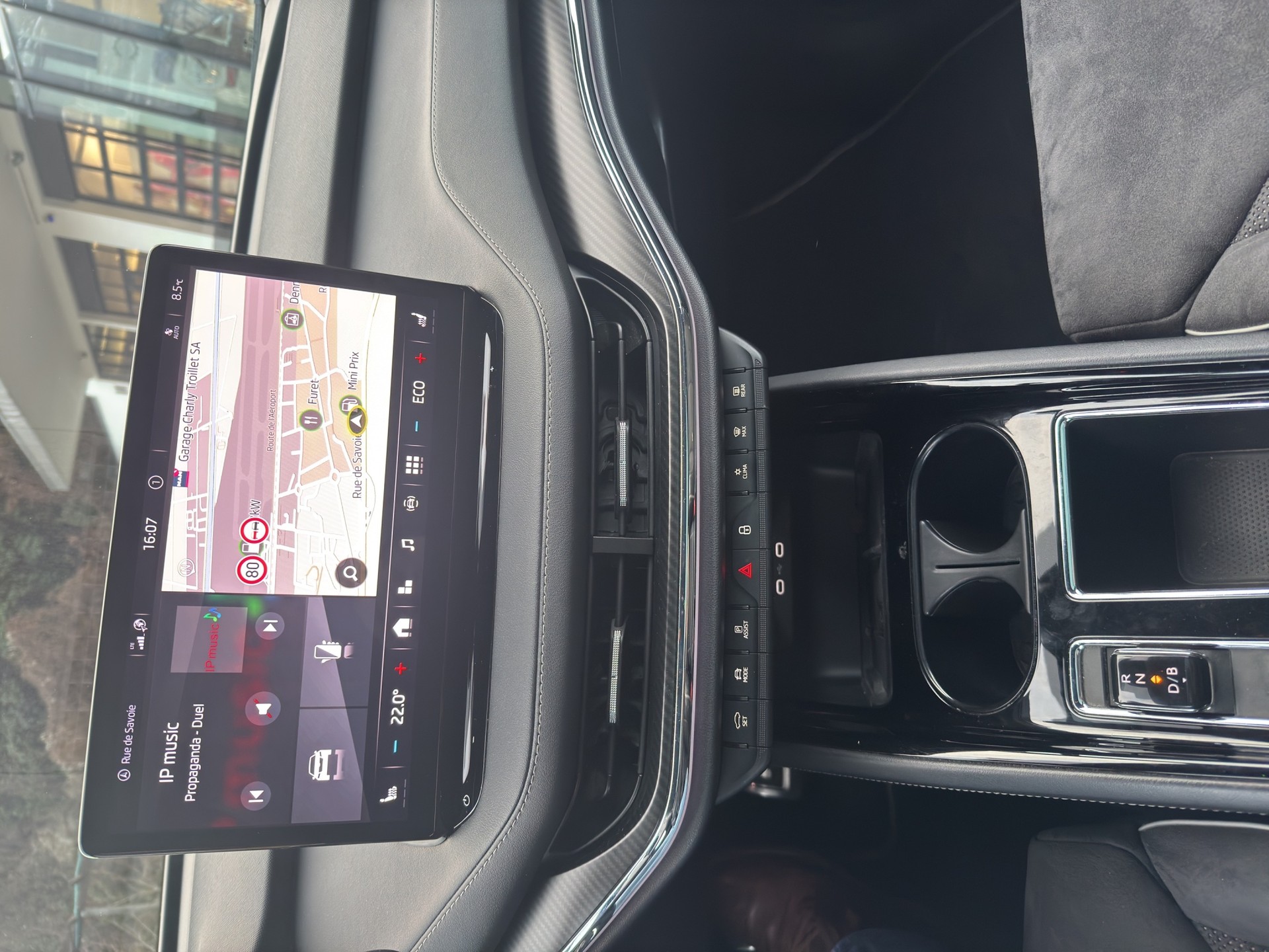 SKODA Enyaq iV 80x SportLine-image-12