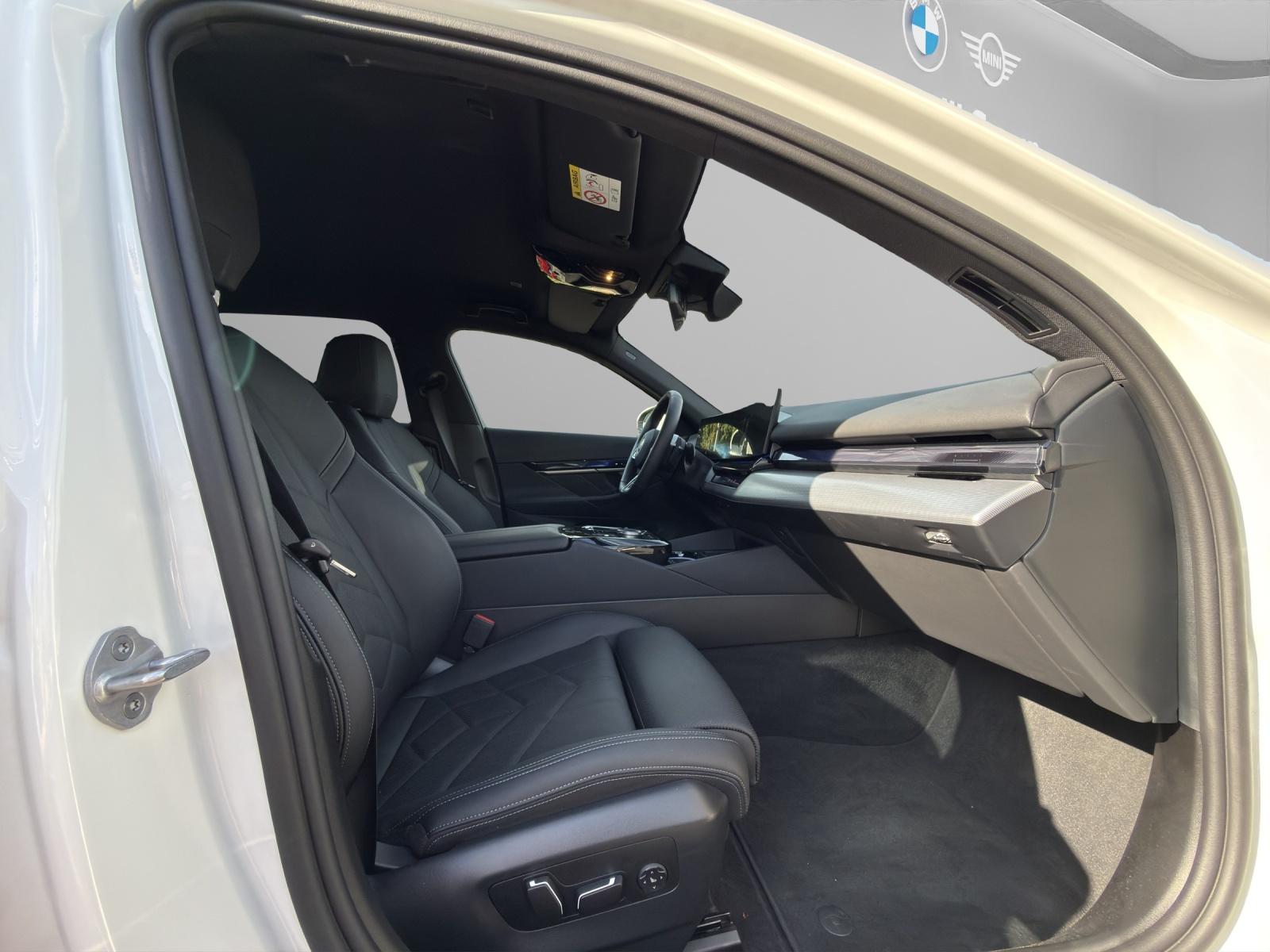 BMW 5er Reihe G61 Touring 520d xDrive-image-19