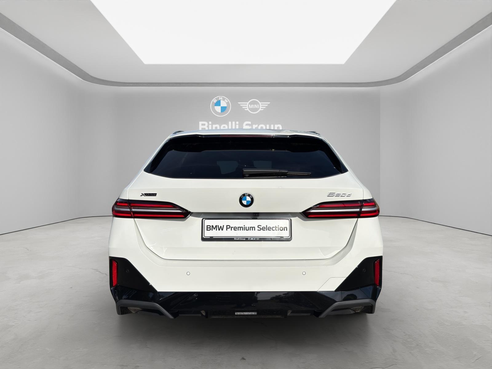 BMW 5er Reihe G61 Touring 520d xDrive-image-14