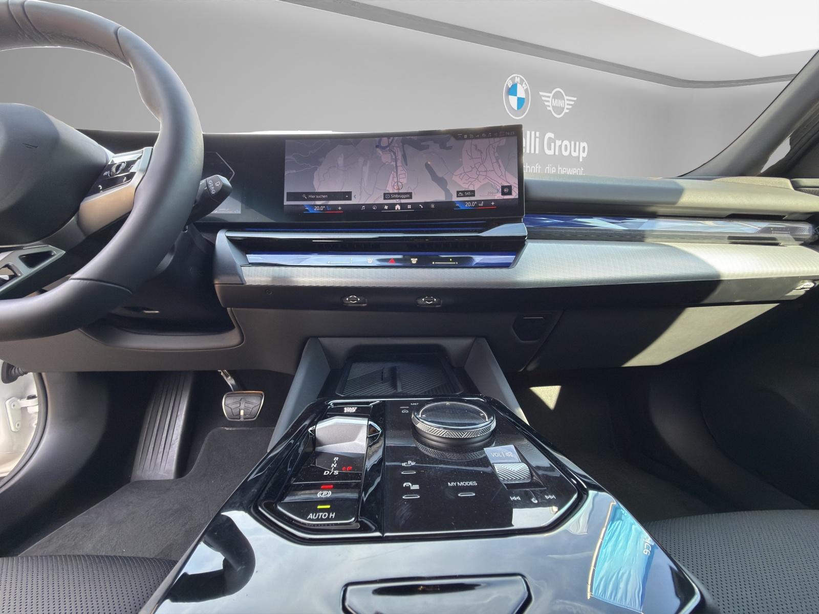 BMW 5er Reihe G61 Touring 520d xDrive-image-11