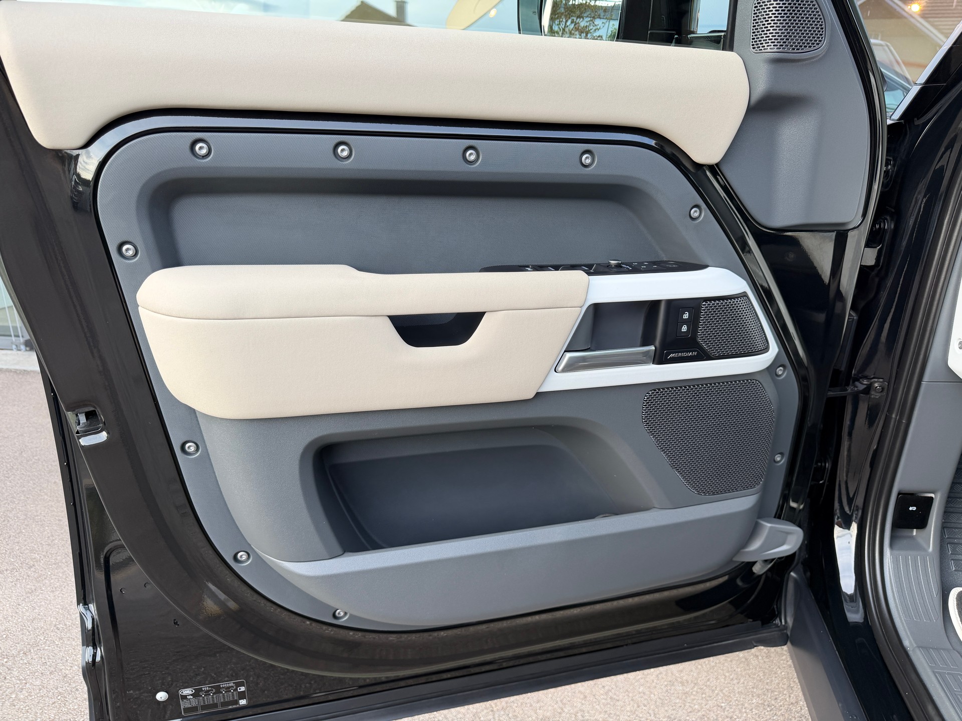 LAND ROVER Defender 110 3.0 D I6 250 SE AWD AT8-image-23