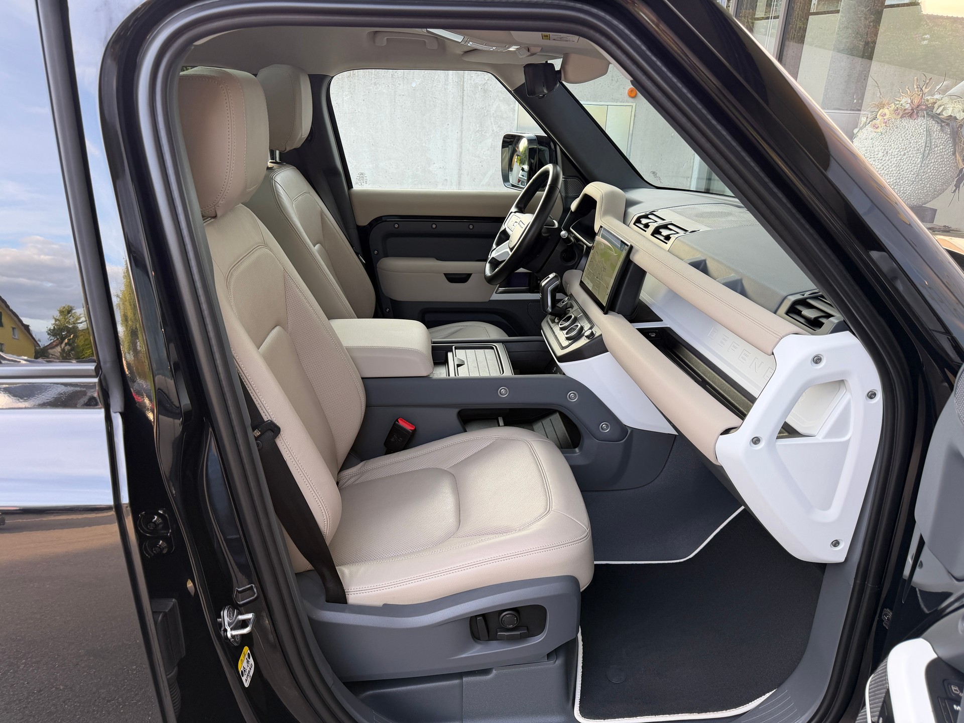 LAND ROVER Defender 110 3.0 D I6 250 SE AWD AT8-image-12