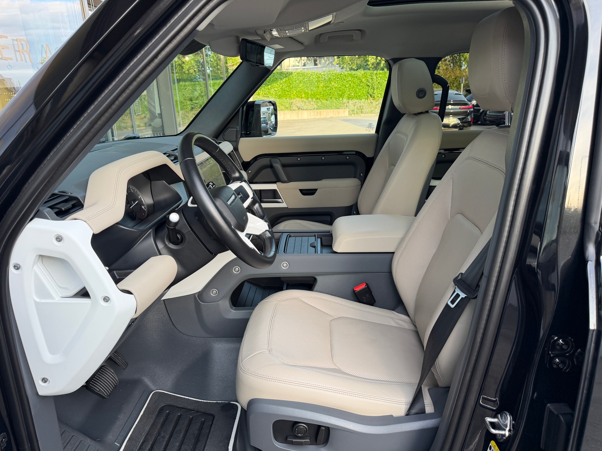 LAND ROVER Defender 110 3.0 D I6 250 SE AWD AT8-image-9