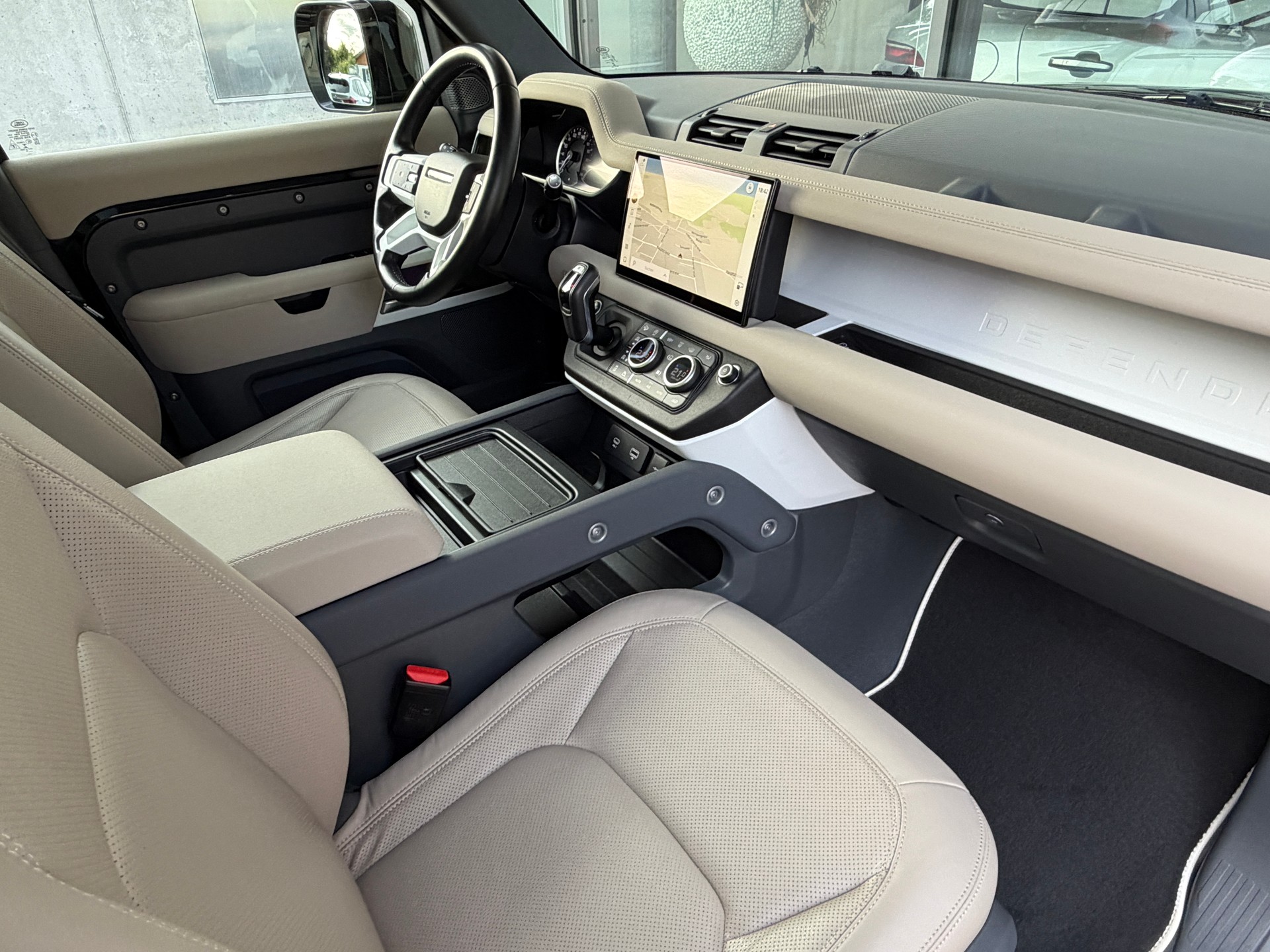 LAND ROVER Defender 110 3.0 D I6 250 SE AWD AT8-image-13