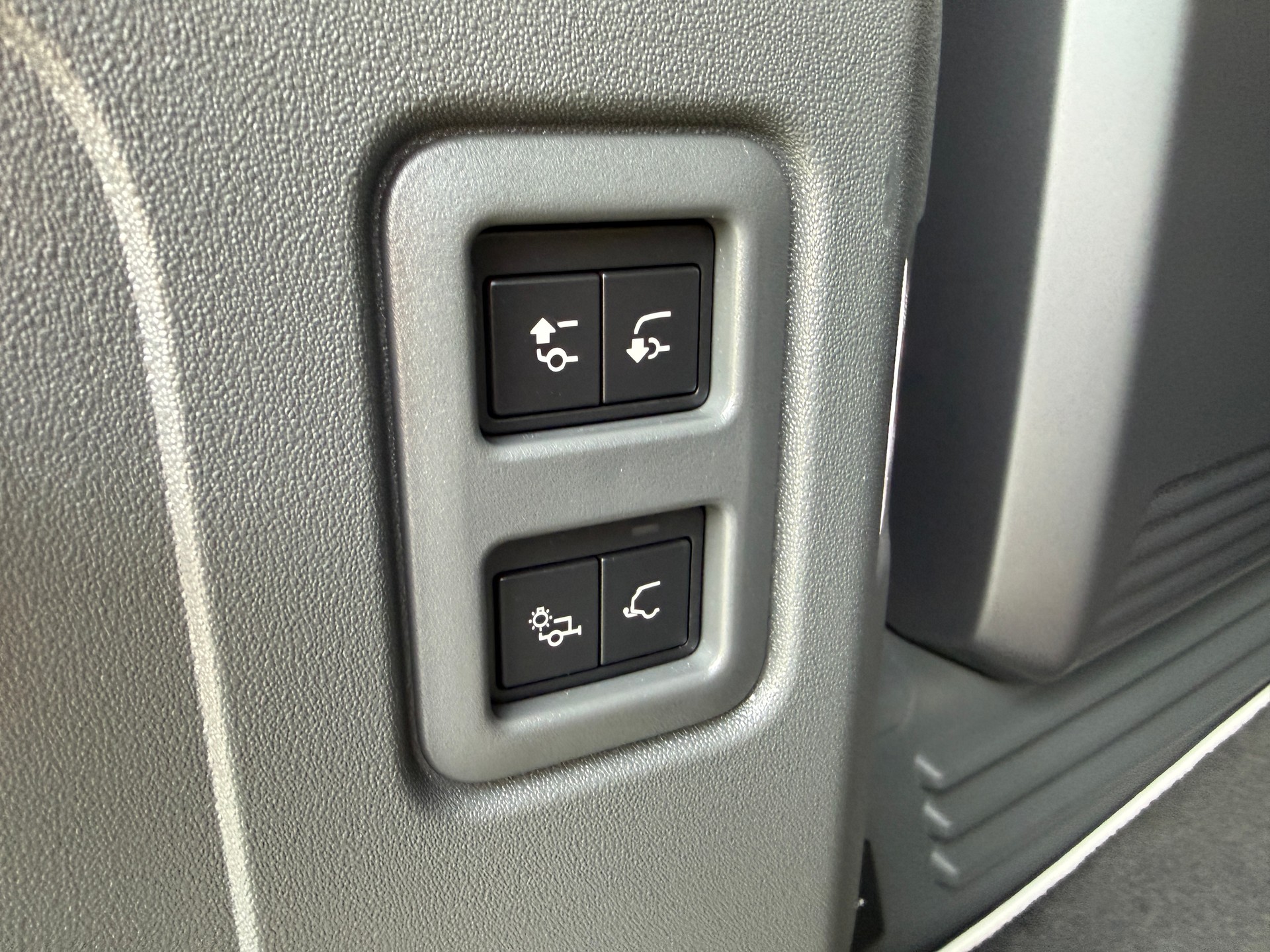 LAND ROVER Defender 110 3.0 D I6 250 SE AWD AT8-image-21