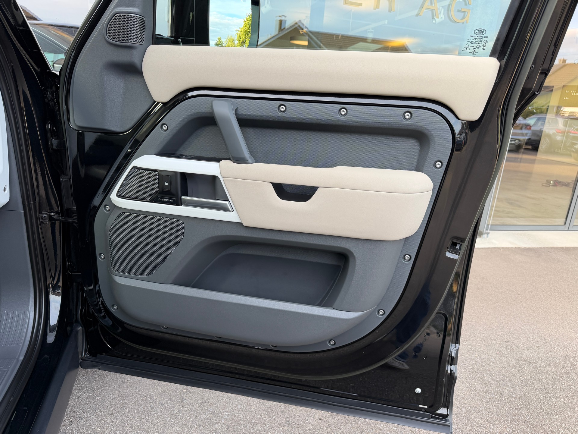 LAND ROVER Defender 110 3.0 D I6 250 SE AWD AT8-image-26