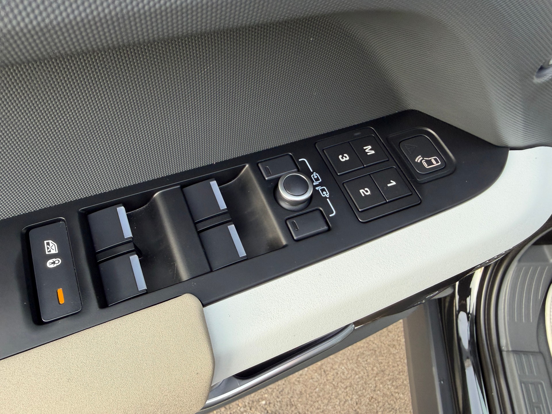 LAND ROVER Defender 110 3.0 D I6 250 SE AWD AT8-image-25