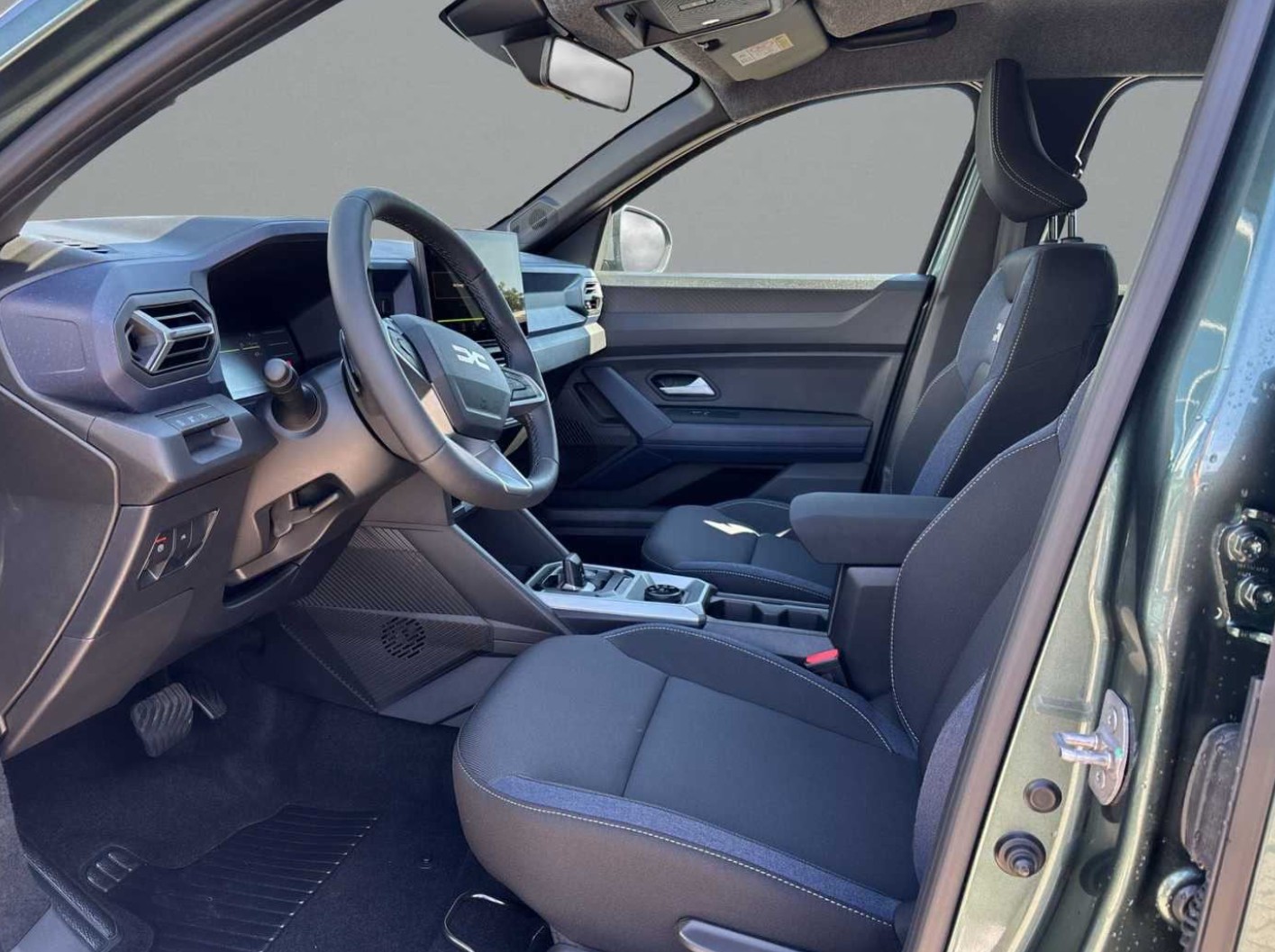 DACIA Bigster TCe Hybrid 150 48V Expression 4x4-image-4