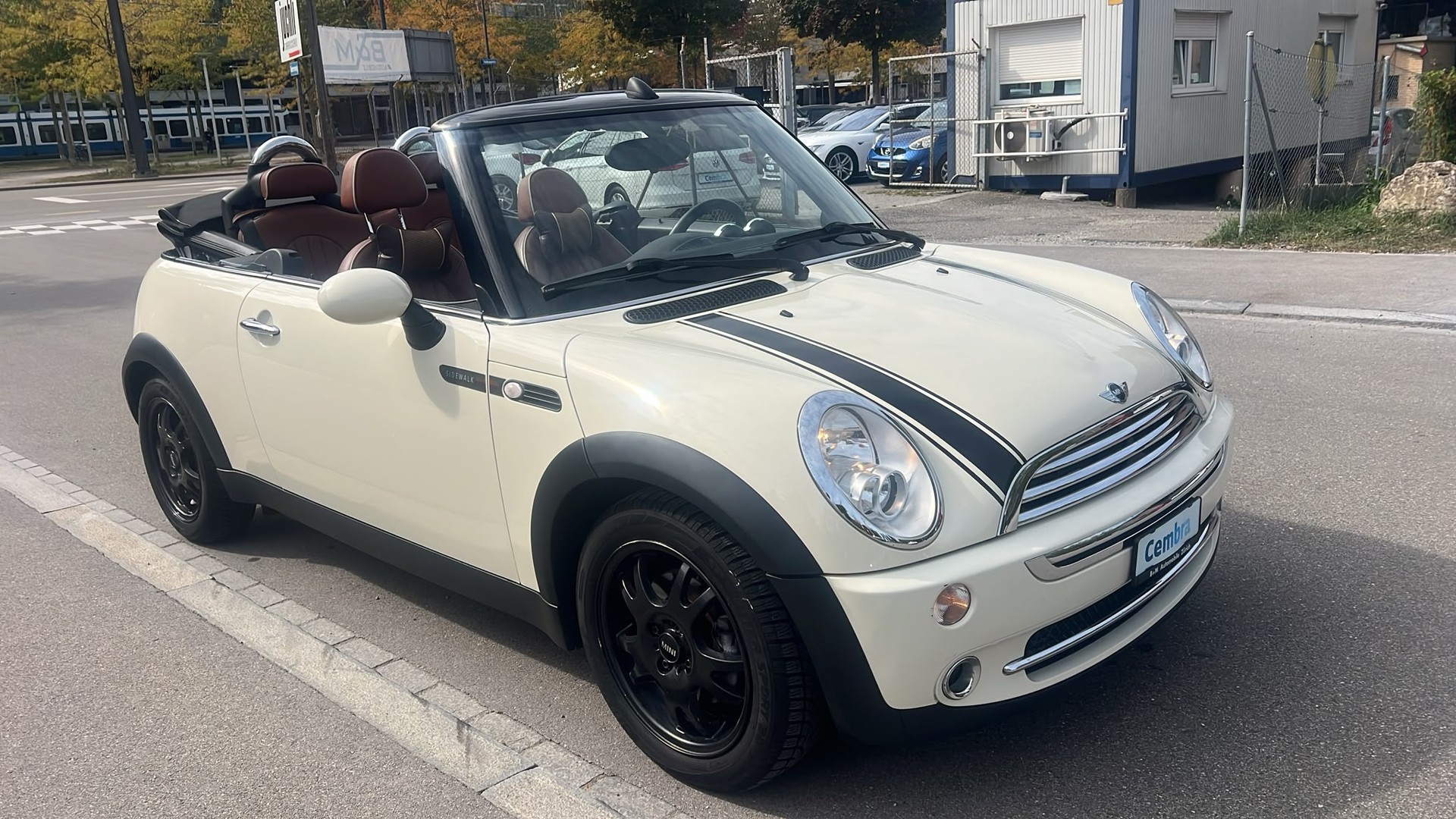 MINI Cooper Cabriolet-image-1