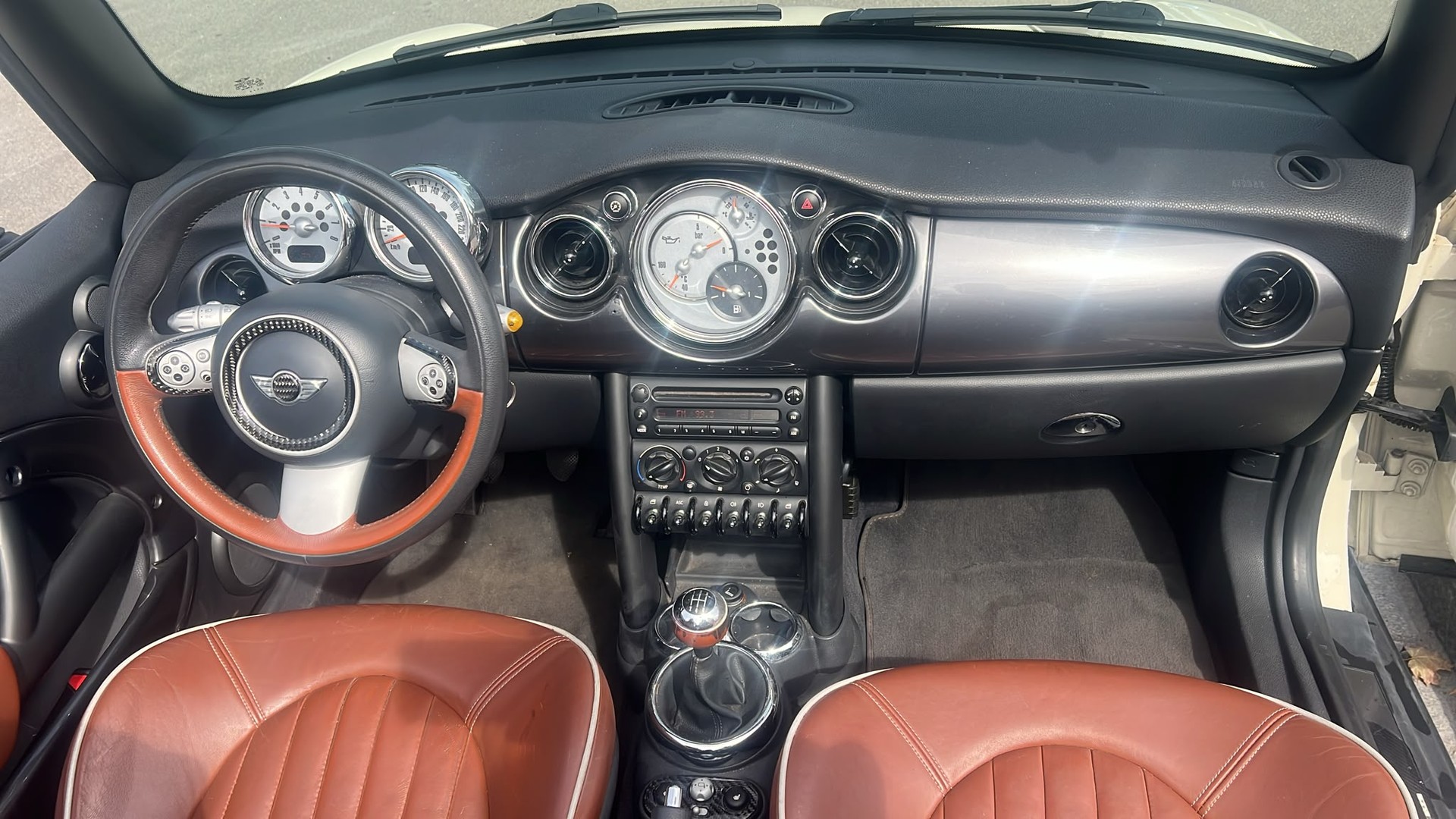 MINI Cooper Cabriolet-image-10