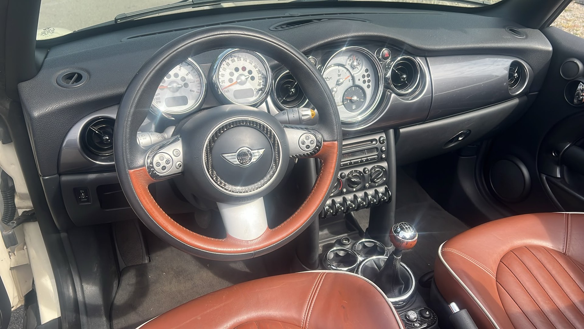 MINI Cooper Cabriolet-image-11