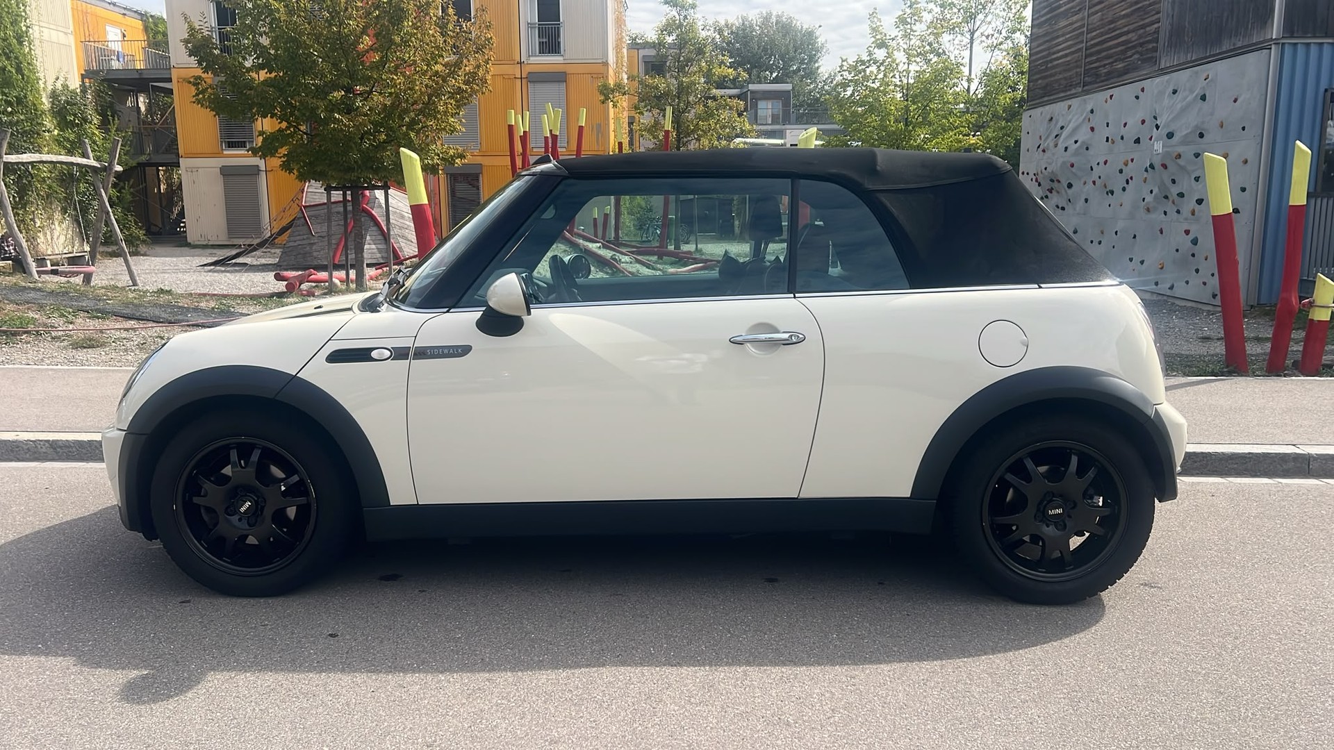 MINI Cooper Cabriolet-image-4
