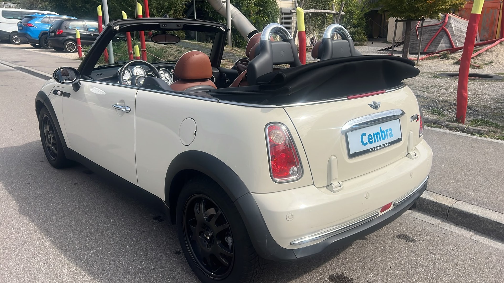 MINI Cooper Cabriolet-image-6