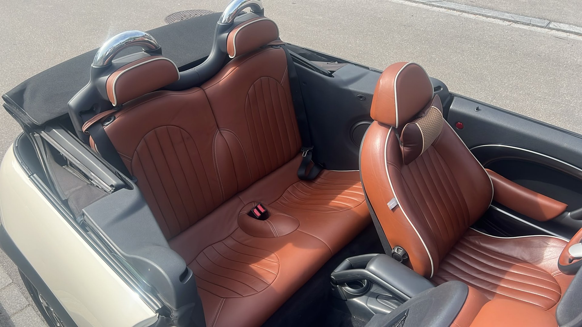 MINI Cooper Cabriolet-image-14