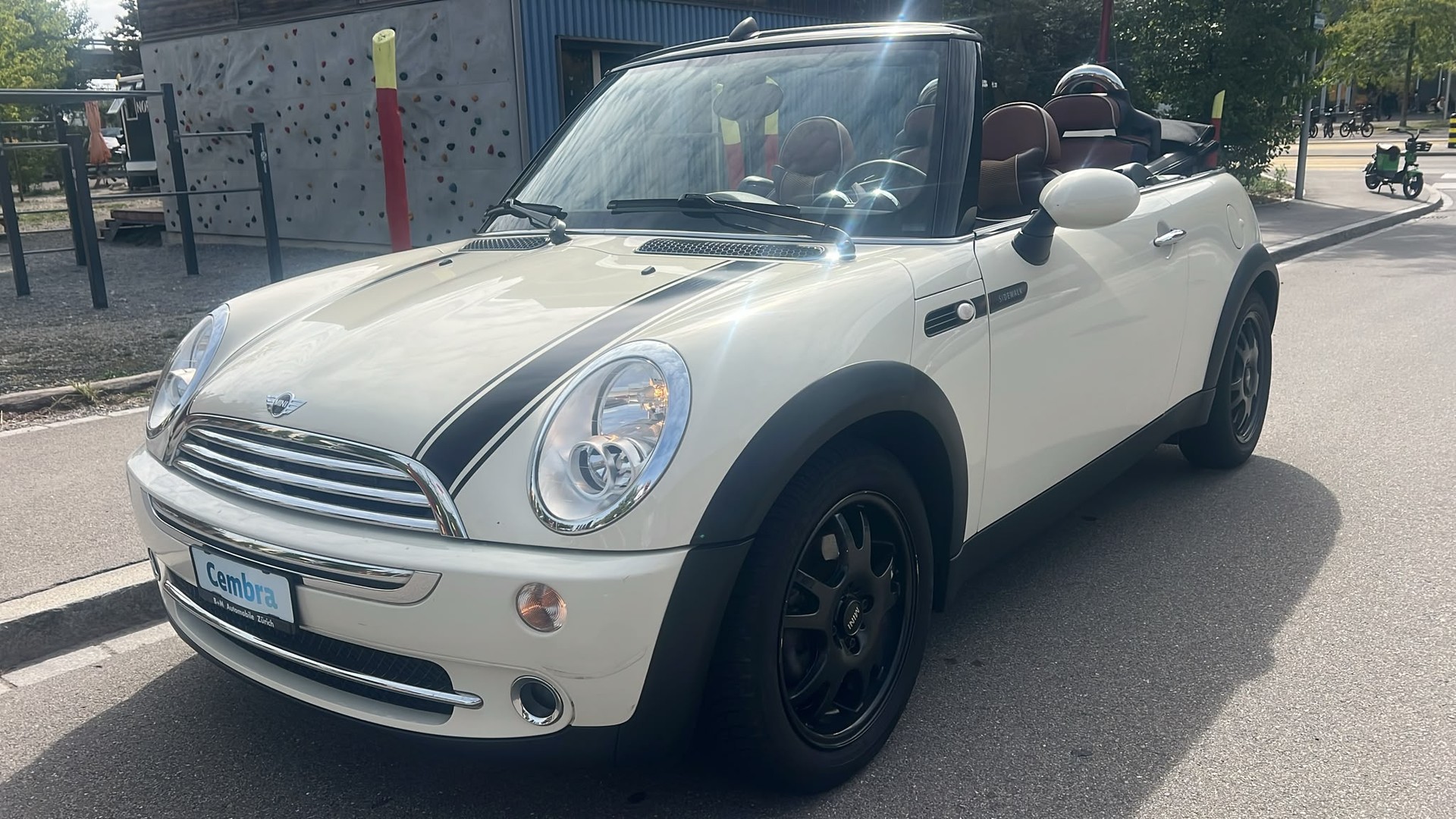 MINI Cooper Cabriolet-image-3