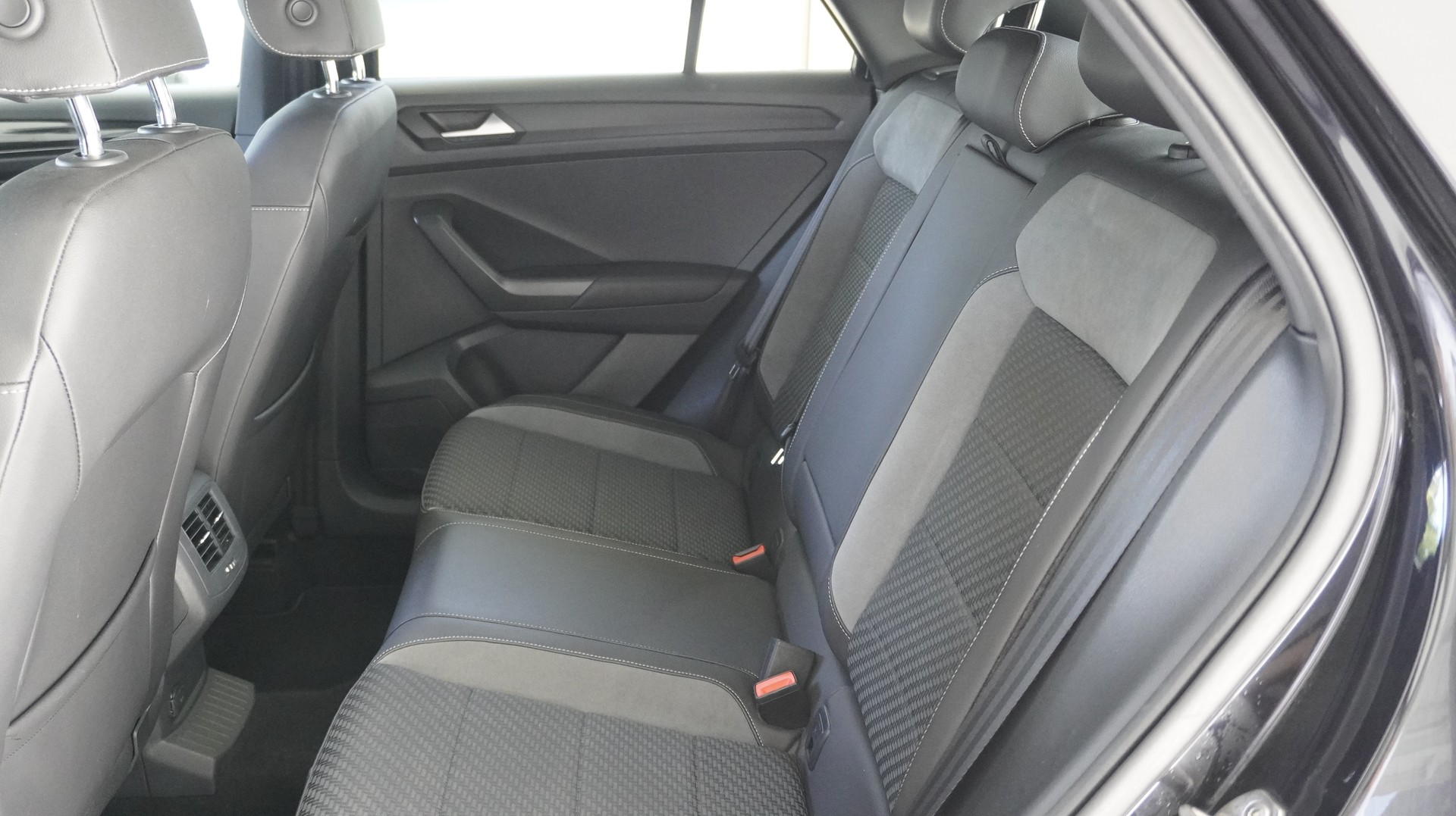 VW T-Roc 2.0 TSI Sport DSG 4Motion-image-4