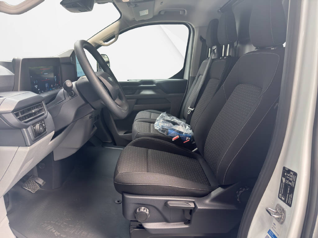 FORD Transit Custom Van 320 L1 2.5 Duratec 233 Trend PHEV-image-4