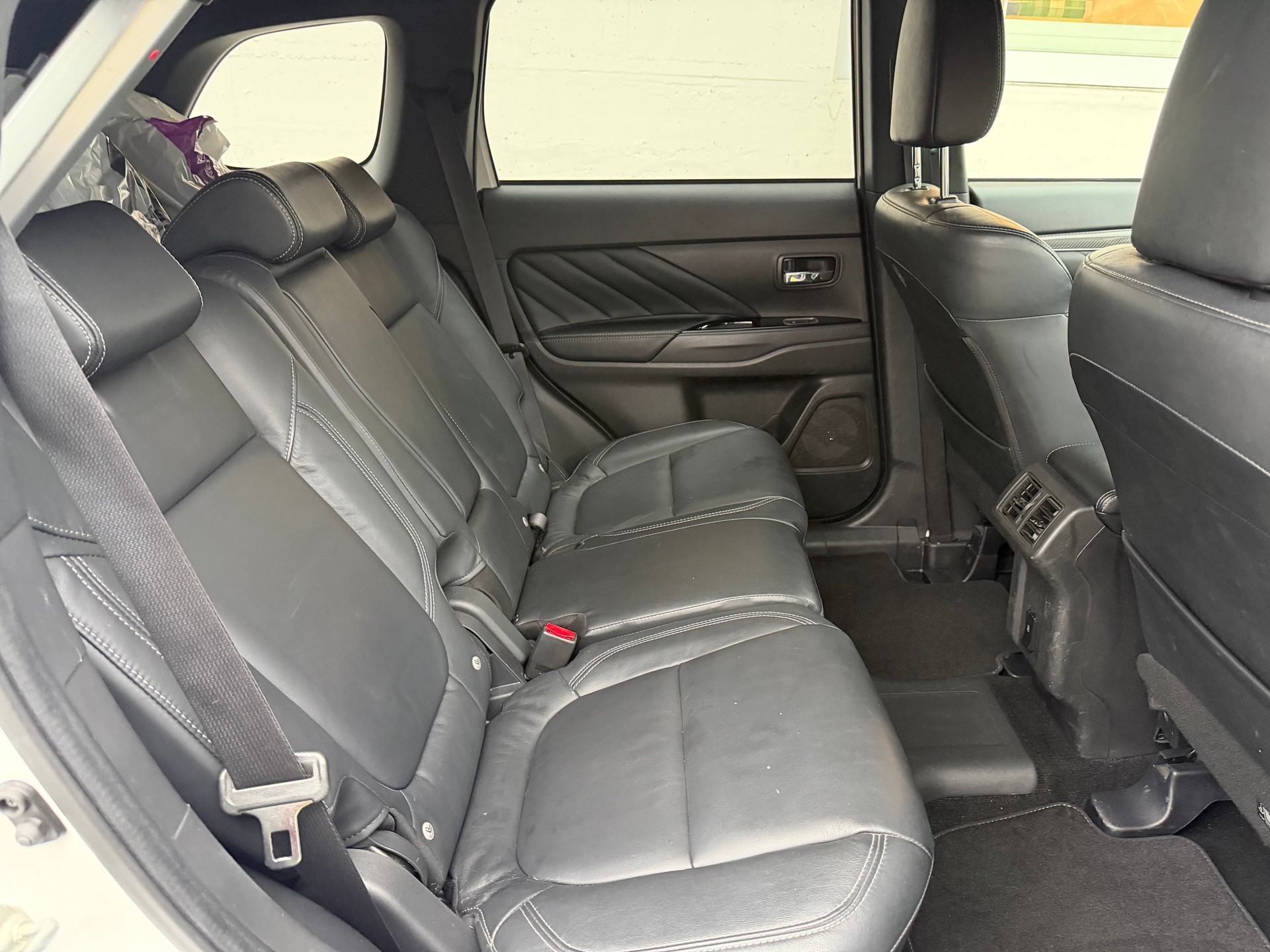 MITSUBISHI Outlander 2.4 PHEV Diamond 4WD Automatic-image-6