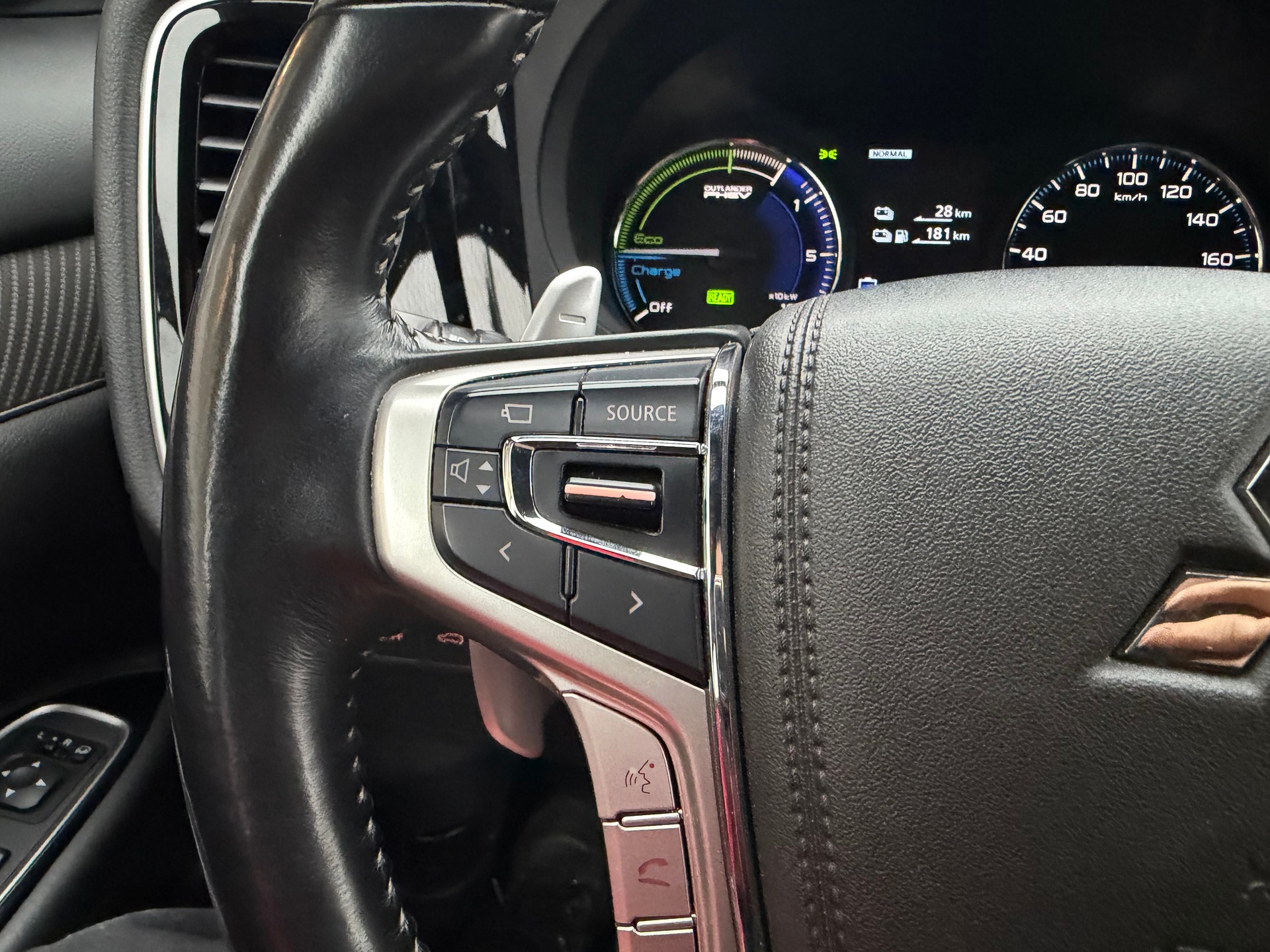MITSUBISHI Outlander 2.4 PHEV Diamond 4WD Automatic-image-14