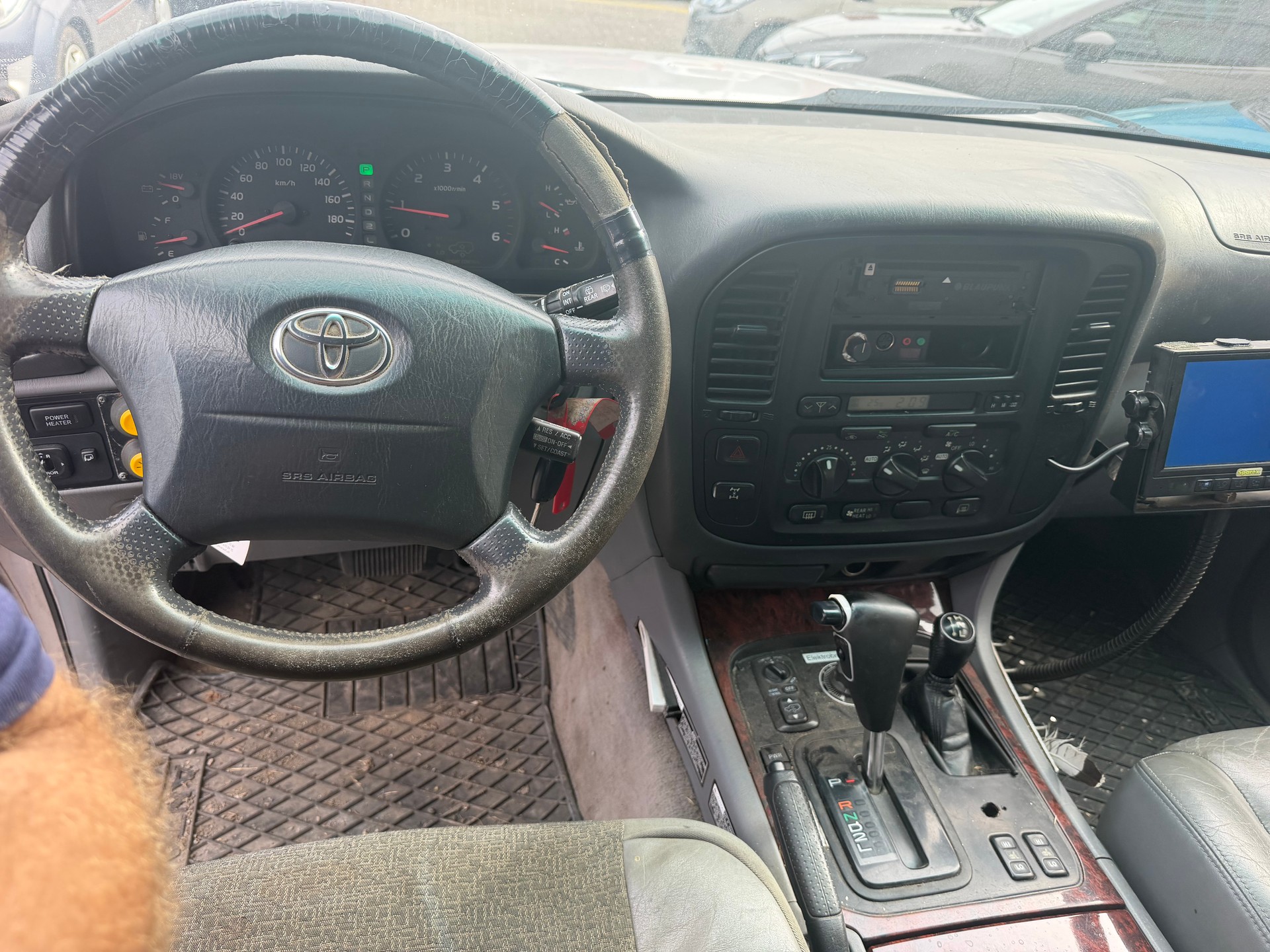 TOYOTA Land Cruiser 500 4.2TD S.Saloon-image-6