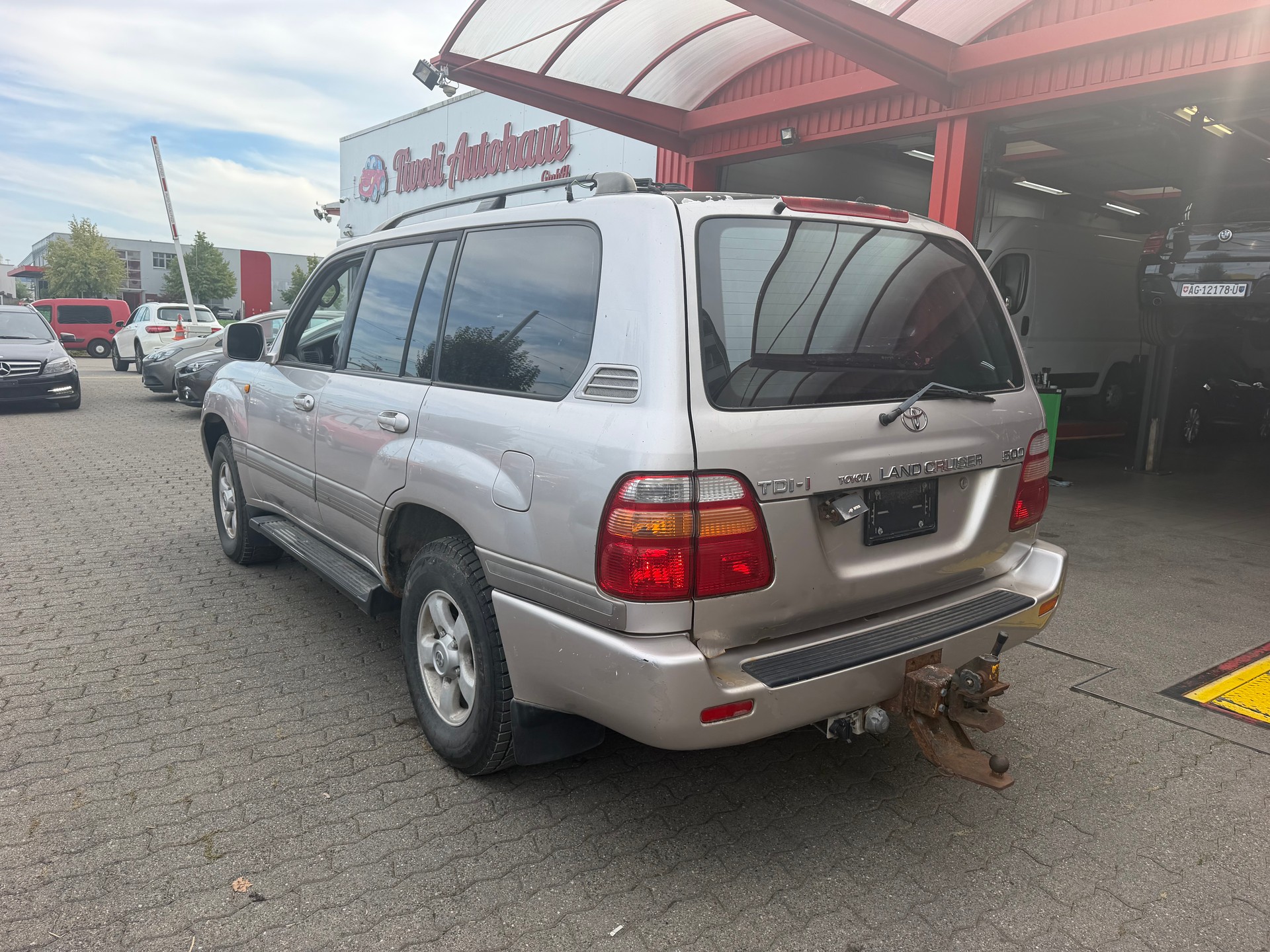 TOYOTA Land Cruiser 500 4.2TD S.Saloon-image-4