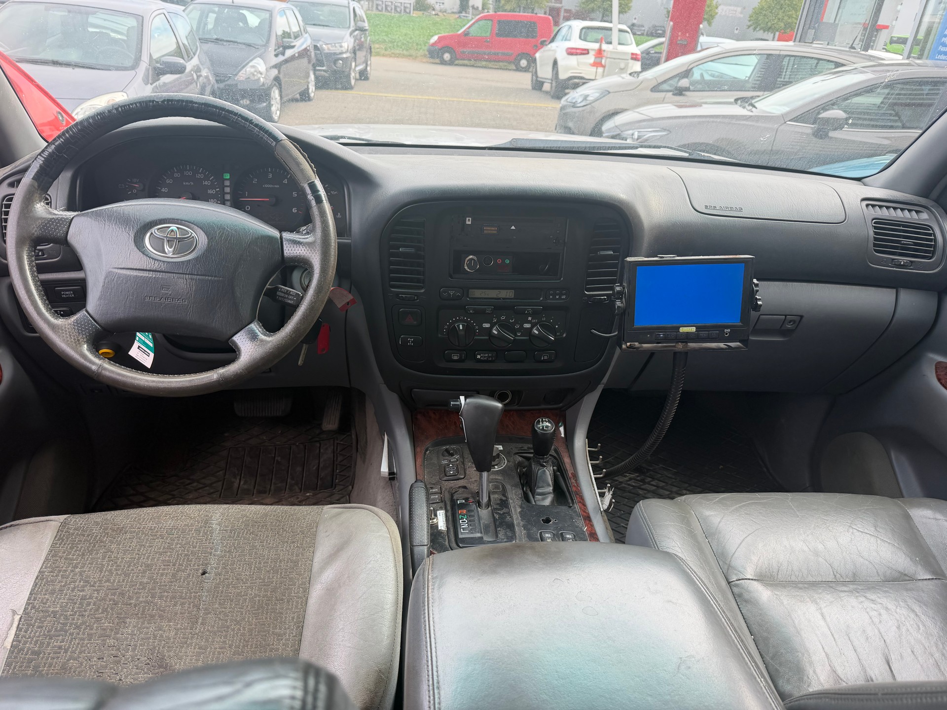 TOYOTA Land Cruiser 500 4.2TD S.Saloon-image-9