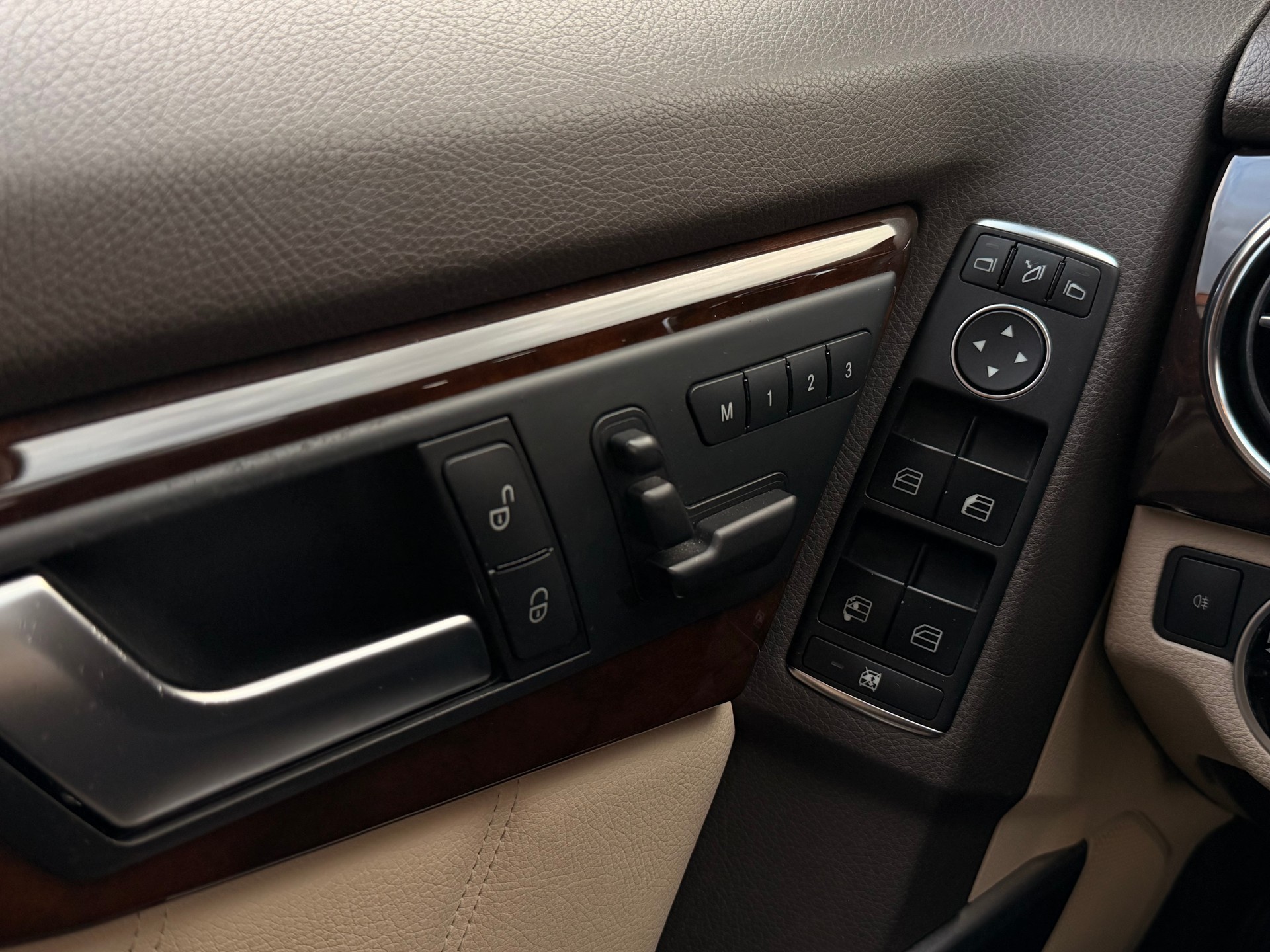MERCEDES-BENZ GLK 350 4Matic 7G-Tronic-image-11