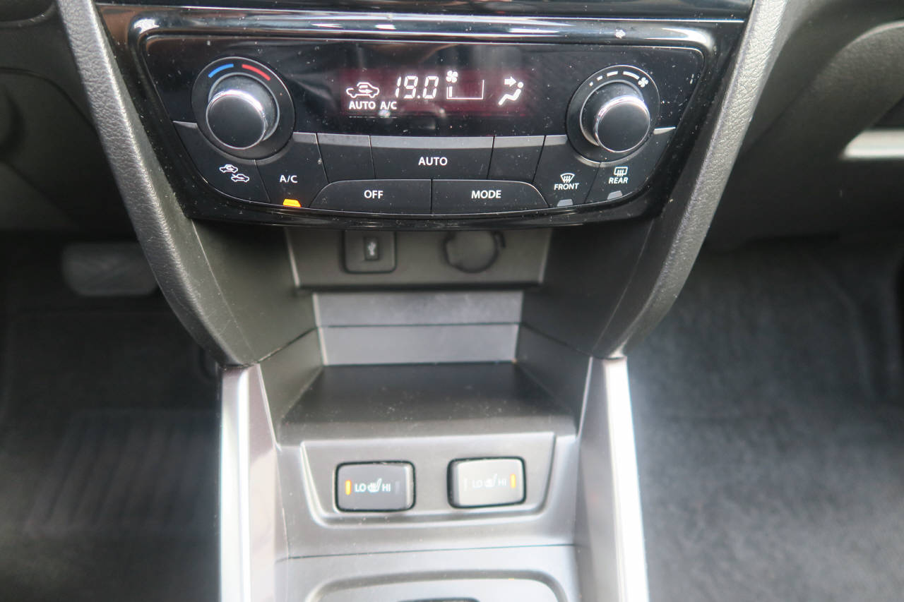 SUZUKI Vitara 1.5 Compact Top Hybrid 4x4-image-11