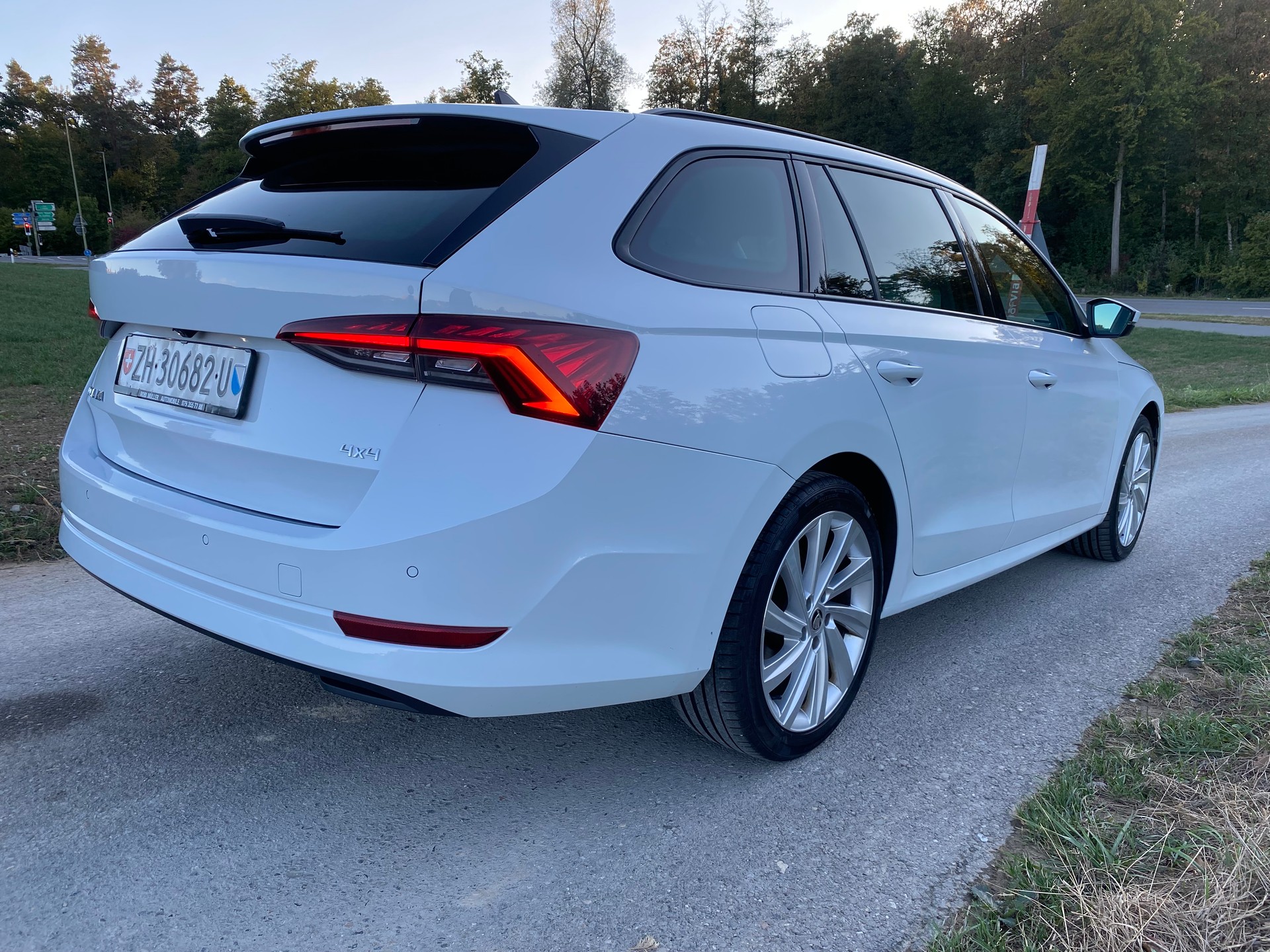 SKODA Octavia Combi 2.0 TDI DSG Style 4x4-image-5