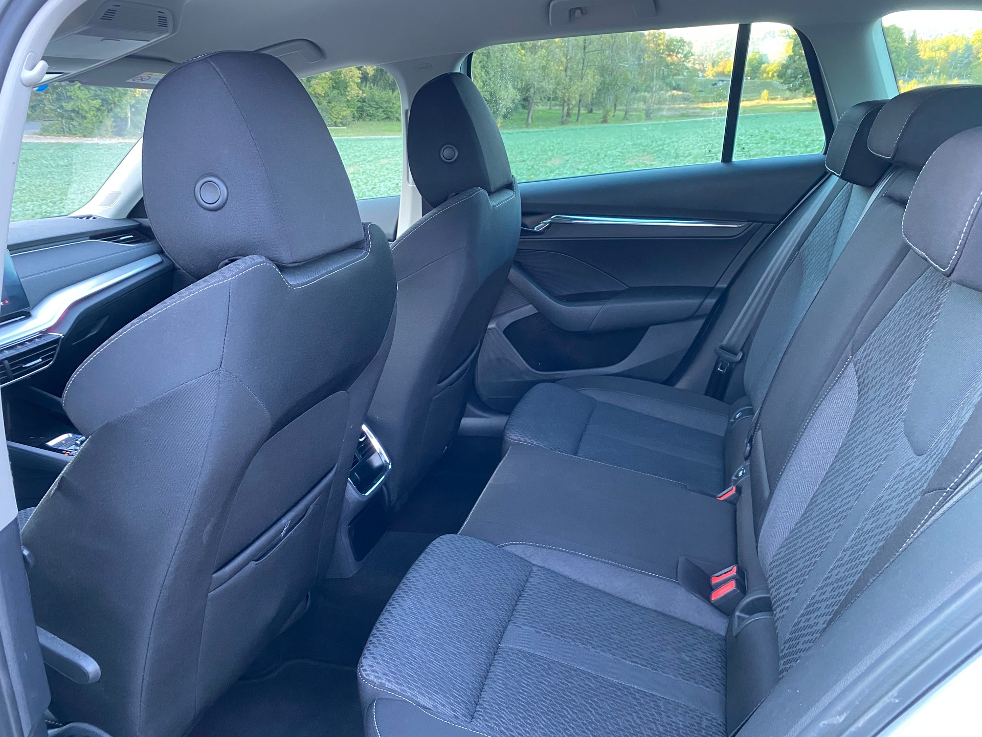 SKODA Octavia Combi 2.0 TDI DSG Style 4x4-image-13
