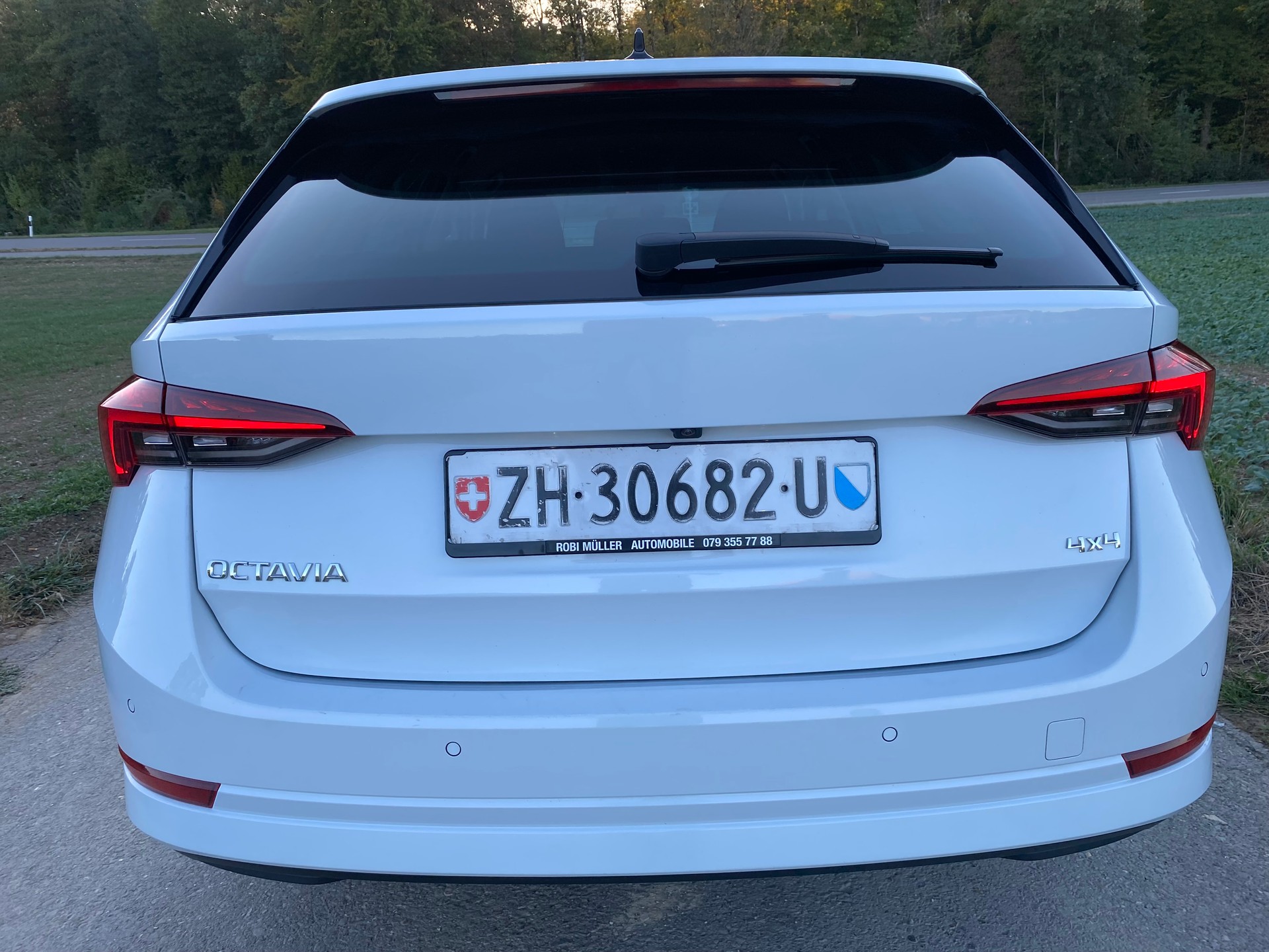 SKODA Octavia Combi 2.0 TDI DSG Style 4x4-image-4