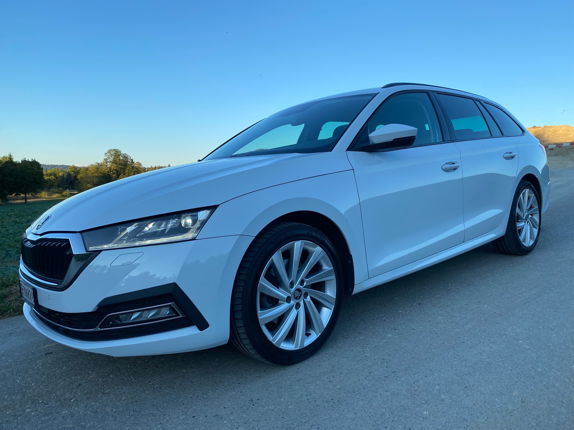 SKODA Octavia Combi 2.0 TDI DSG Style 4x4-image-0