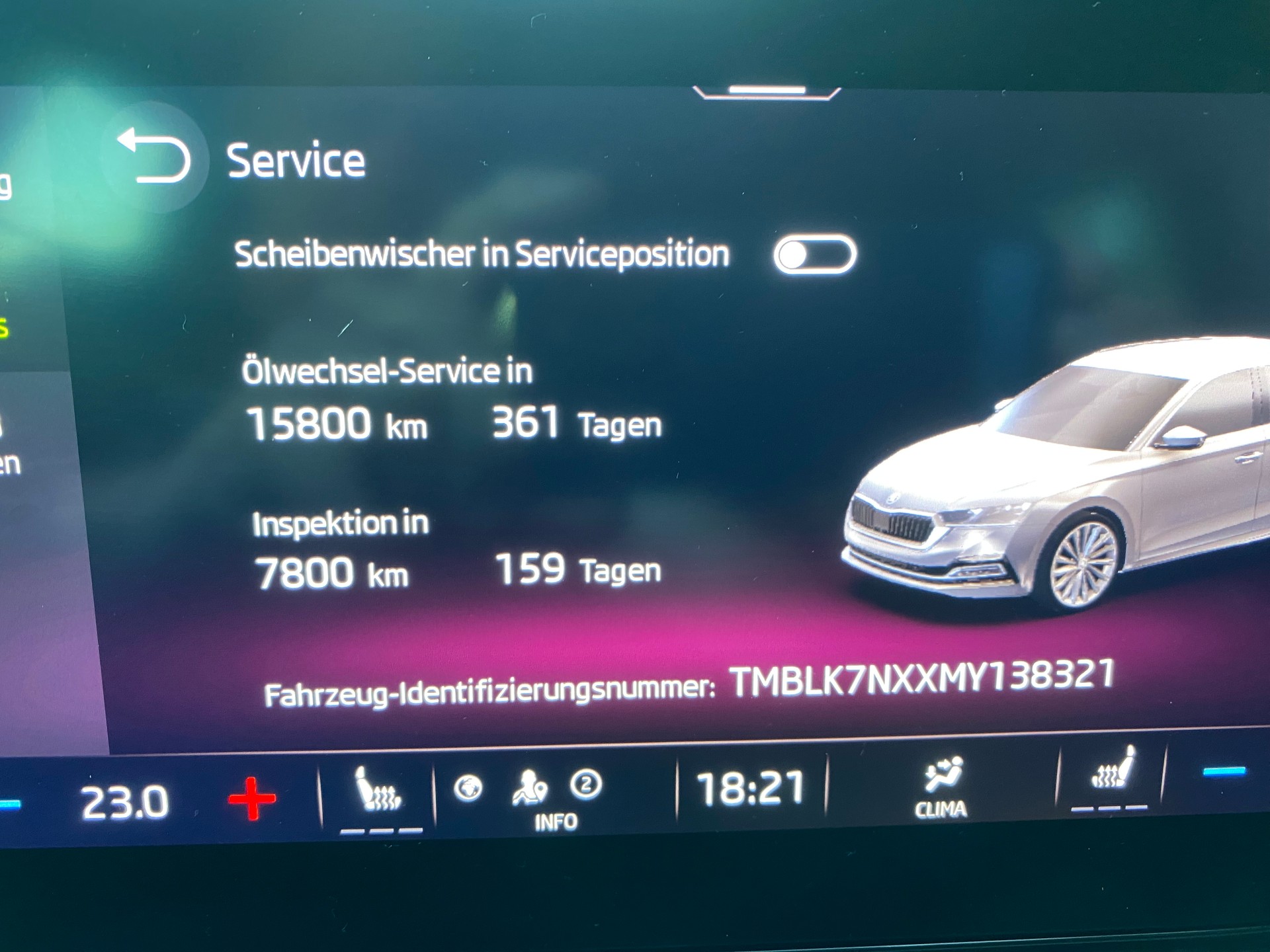 SKODA Octavia Combi 2.0 TDI DSG Style 4x4-image-11